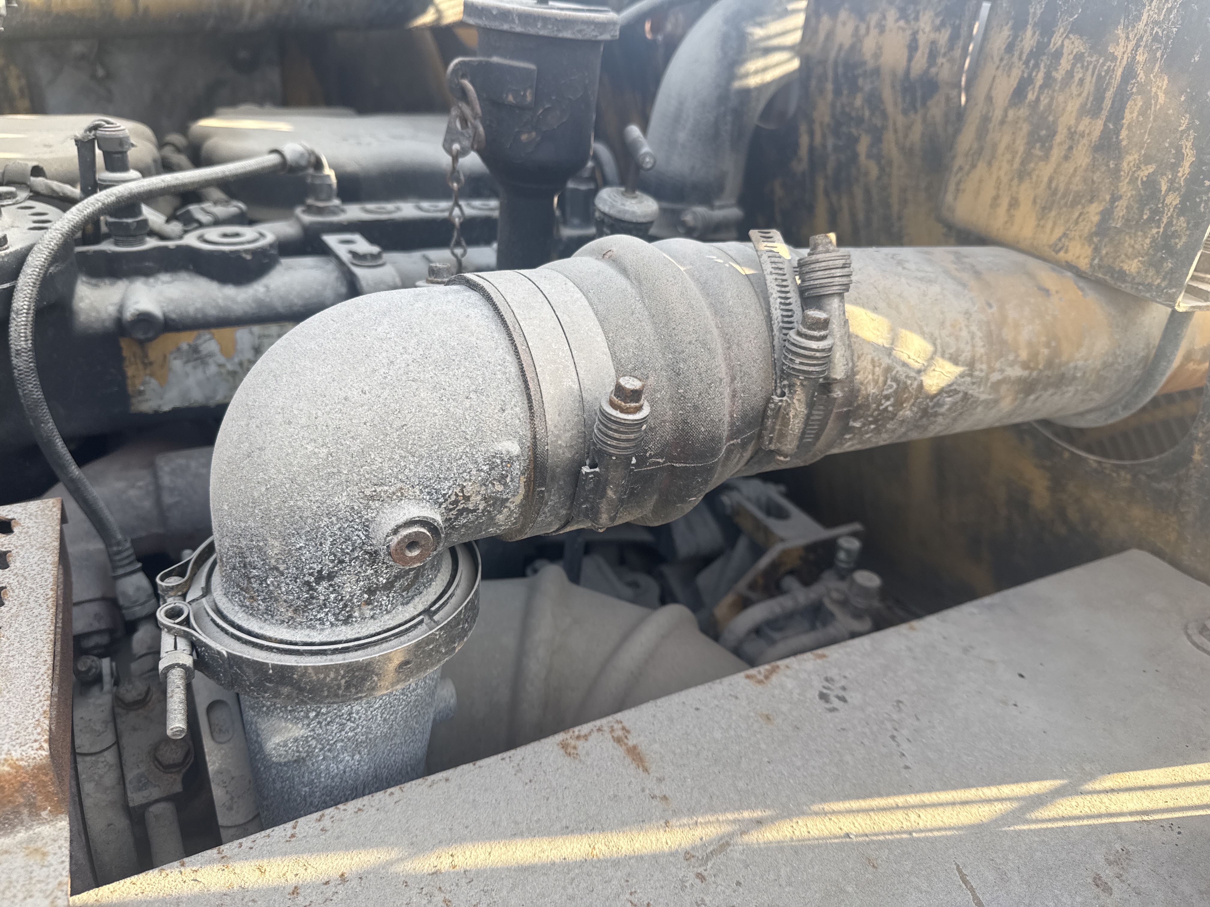 LEX-006-Cat-345B-LME-Series-II-Large-excavators-inspection-Engine-Hoses-2