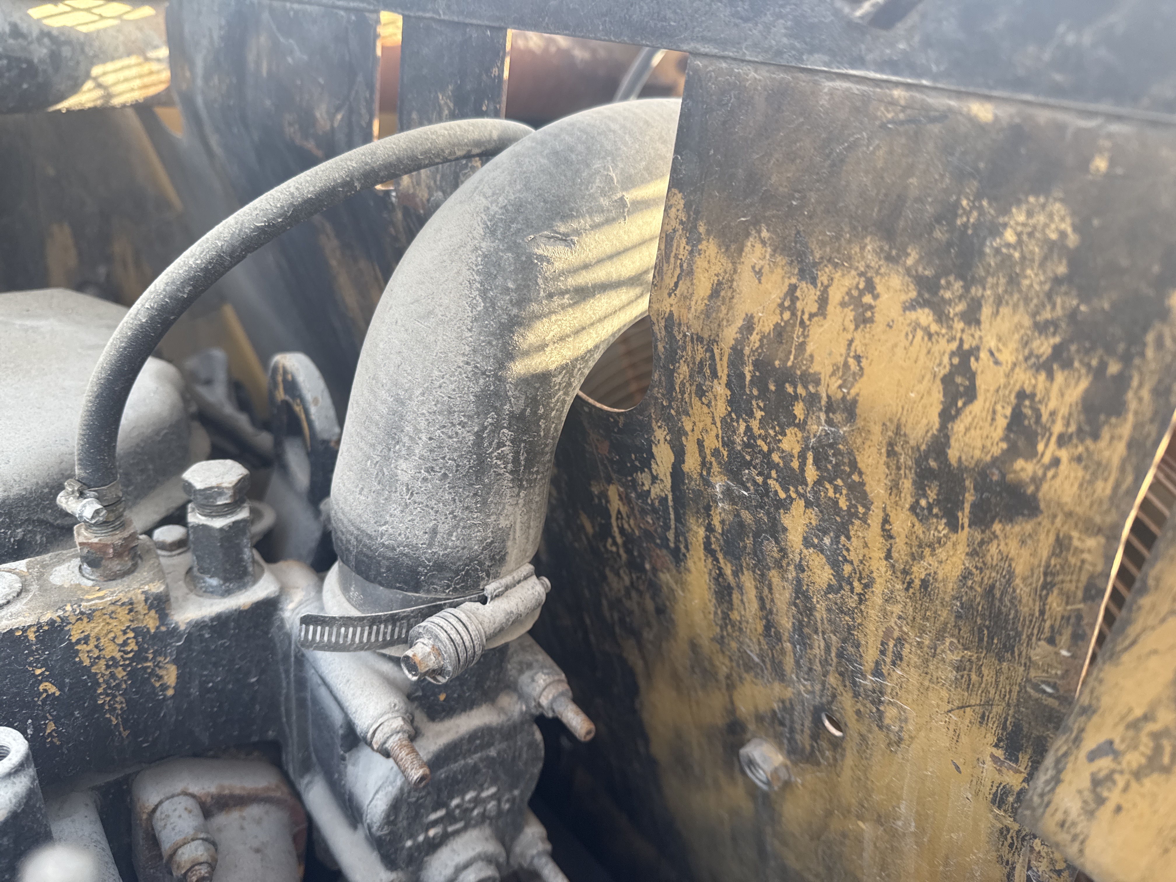 LEX-006-Cat-345B-LME-Series-II-Large-excavators-inspection-Engine-Hoses-2