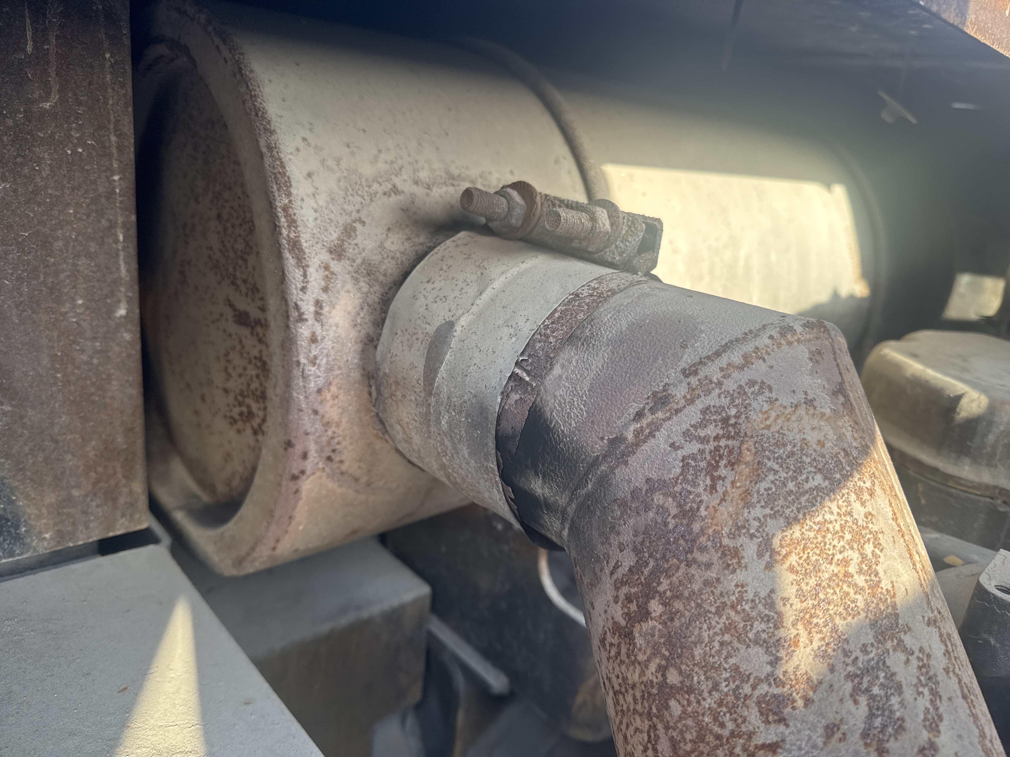 LEX-006-Cat-345B-LME-Series-II-Large-excavators-inspection-Engine-Exhaust-system-2