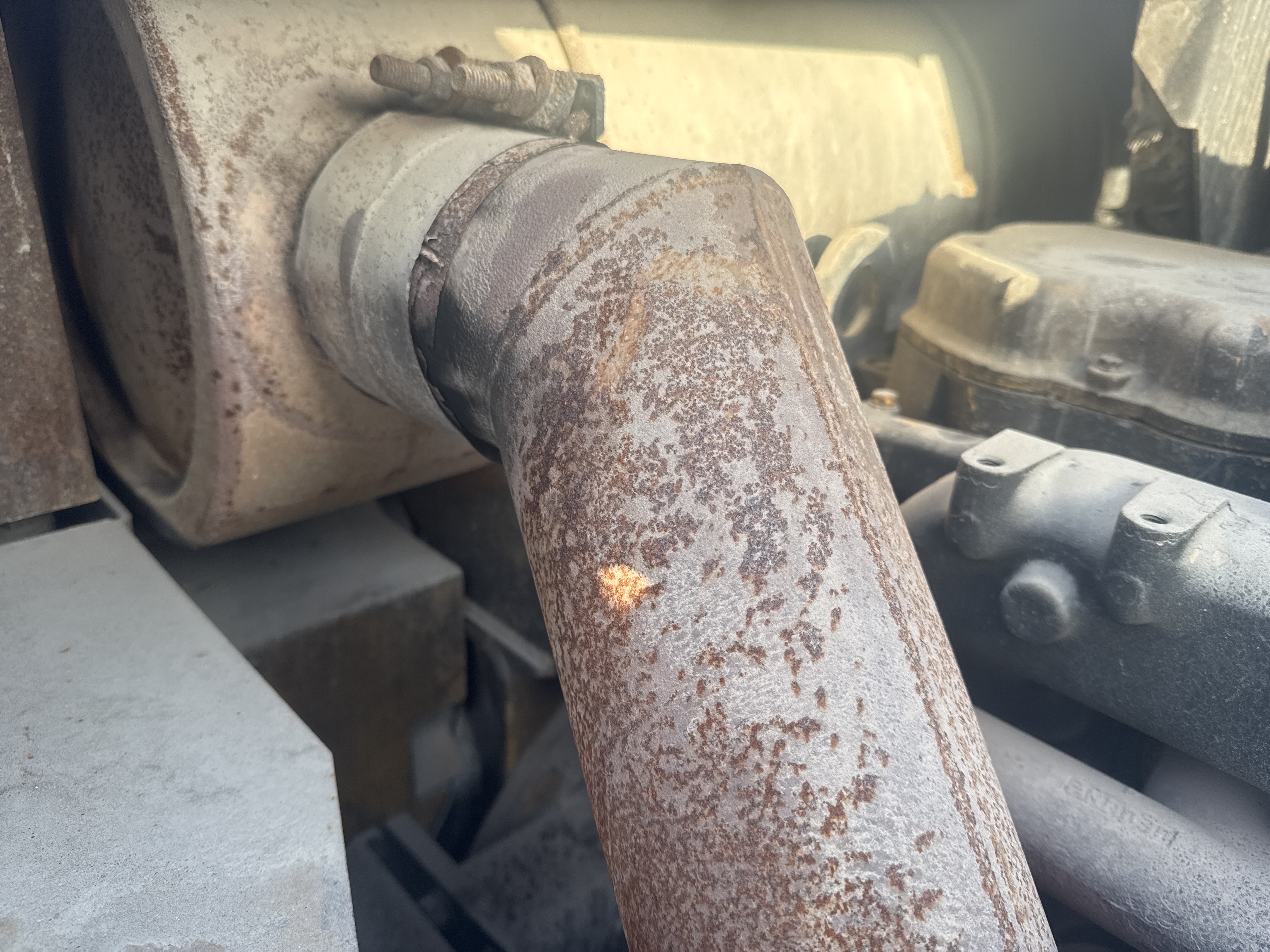 LEX-006-Cat-345B-LME-Series-II-Large-excavators-inspection-Engine-Exhaust-system-2