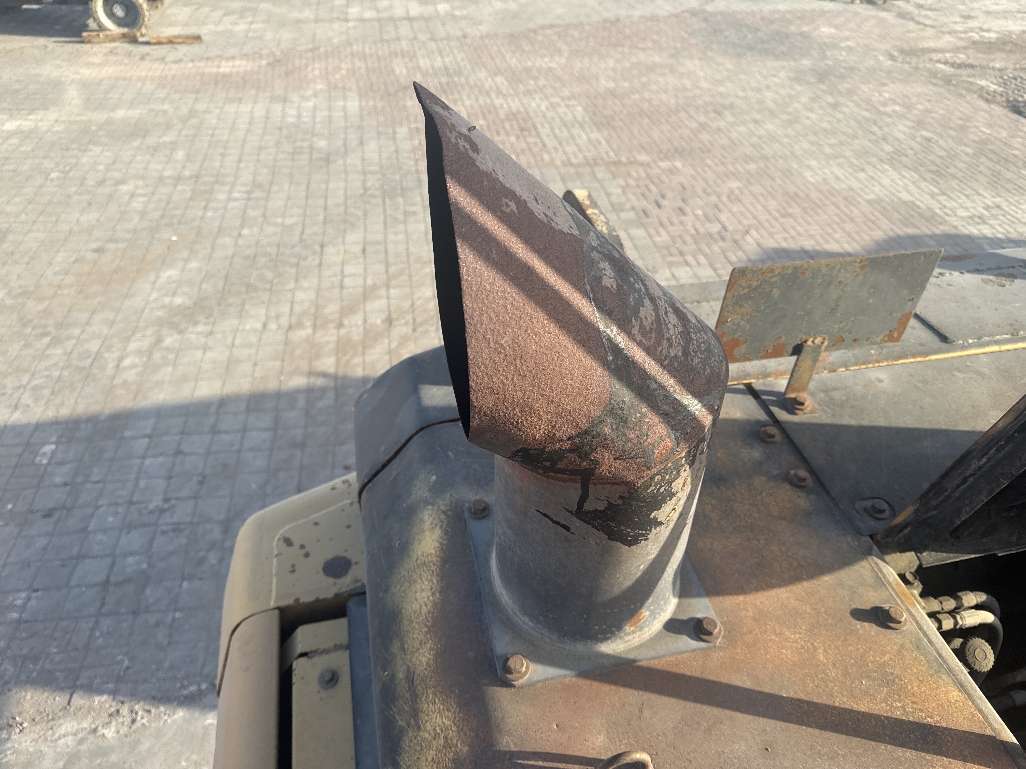 LEX-006-Cat-345B-LME-Series-II-Large-excavators-inspection-Engine-Exhaust-system-2