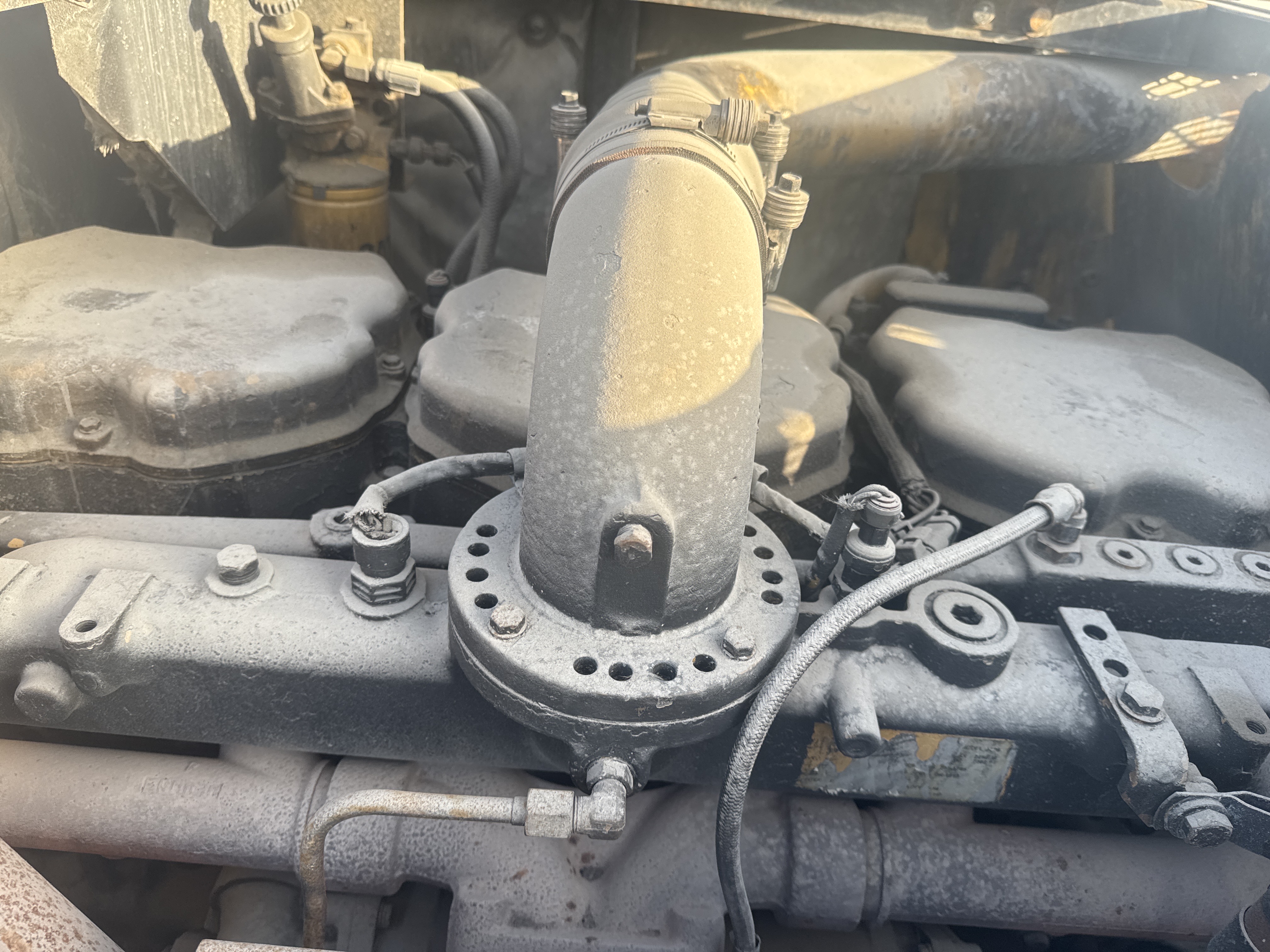 LEX-006-Cat-345B-LME-Series-II-Large-excavators-inspection-Engine-Engine-oil-leaks-2