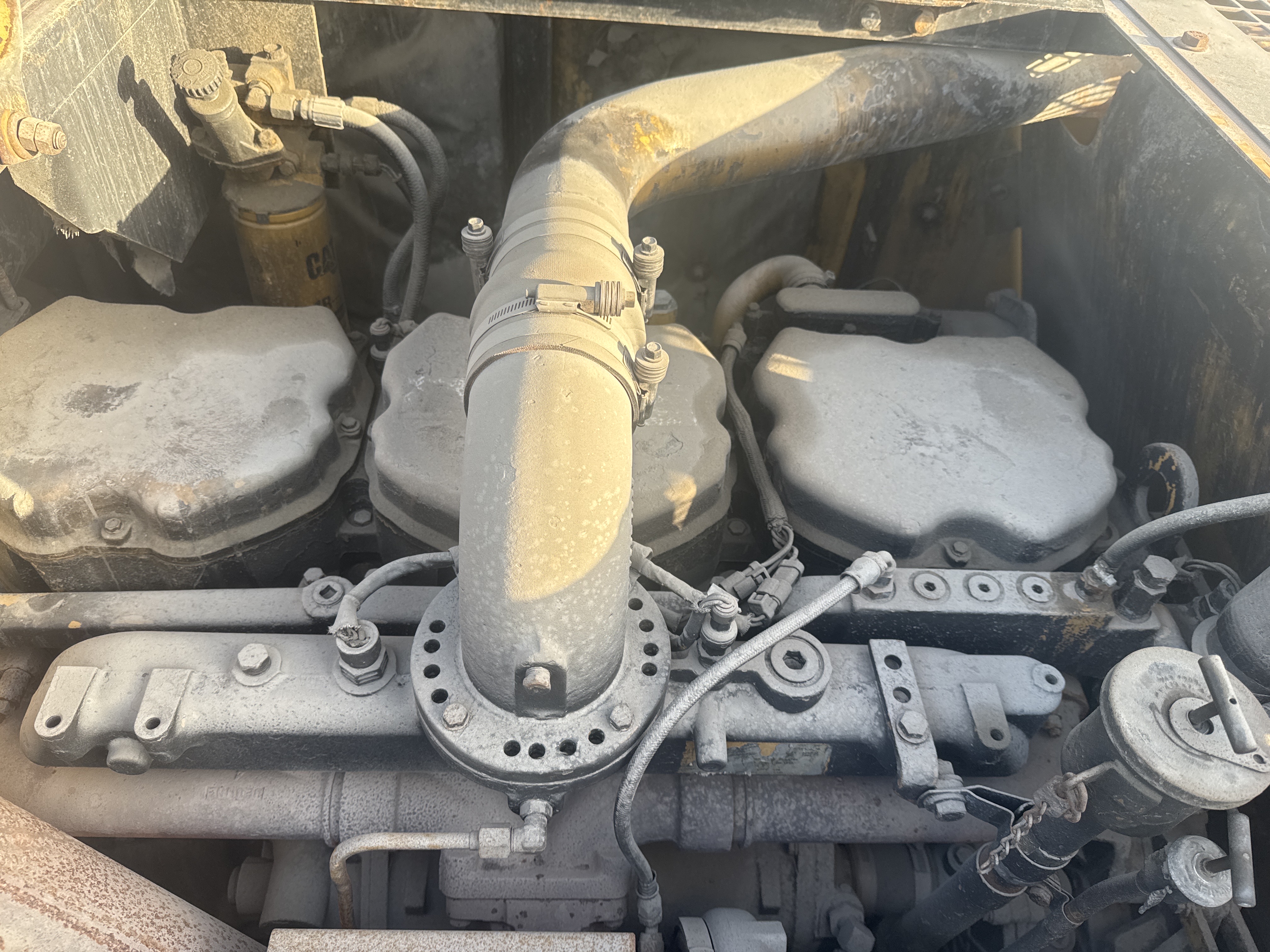 LEX-006-Cat-345B-LME-Series-II-Large-excavators-inspection-Engine-Engine-oil-leaks-2