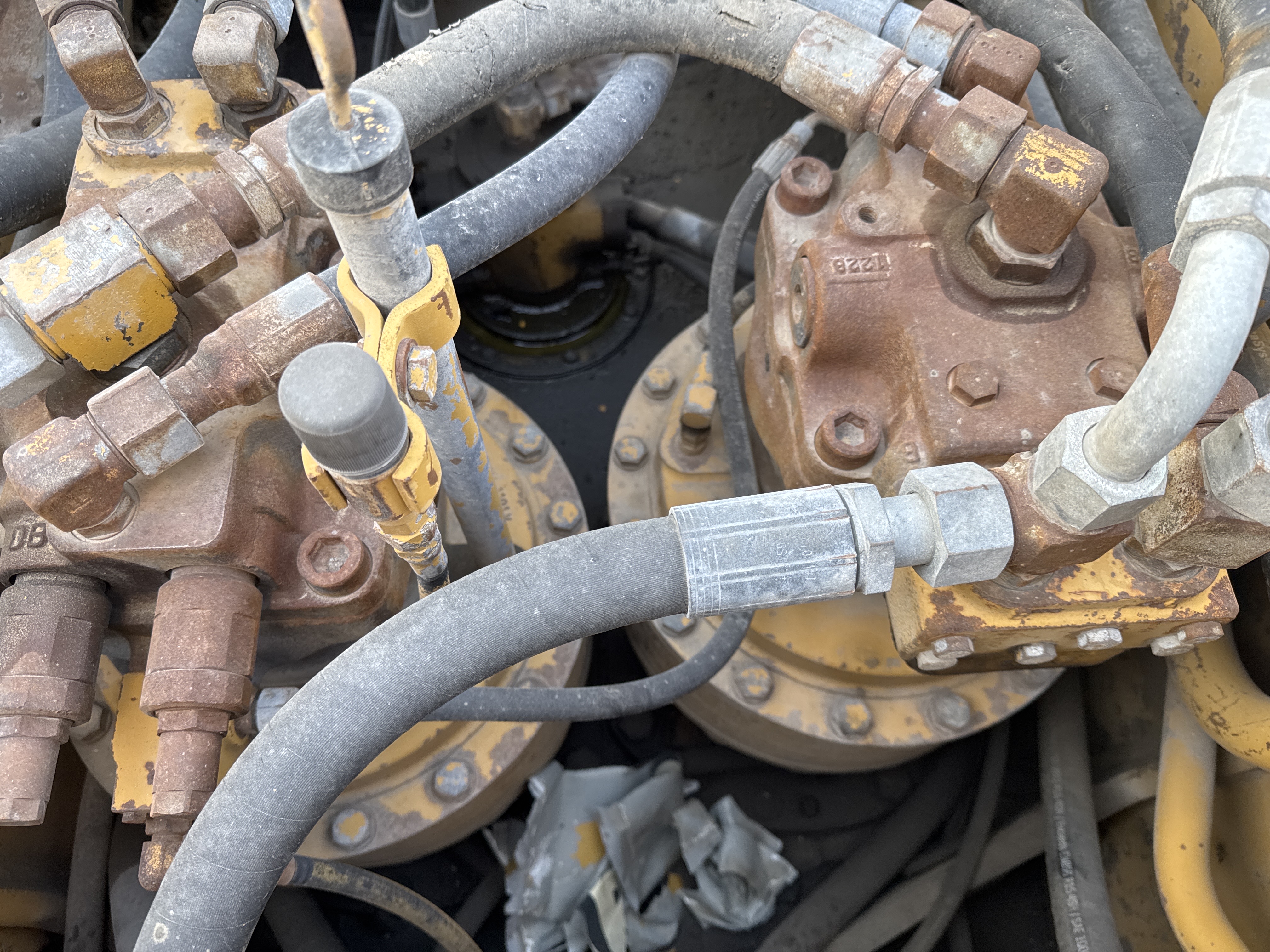 LEX-006-Cat-345B-LME-Series-II-Large-excavators-inspection-Hydraulics-Hydraulic-pump-2