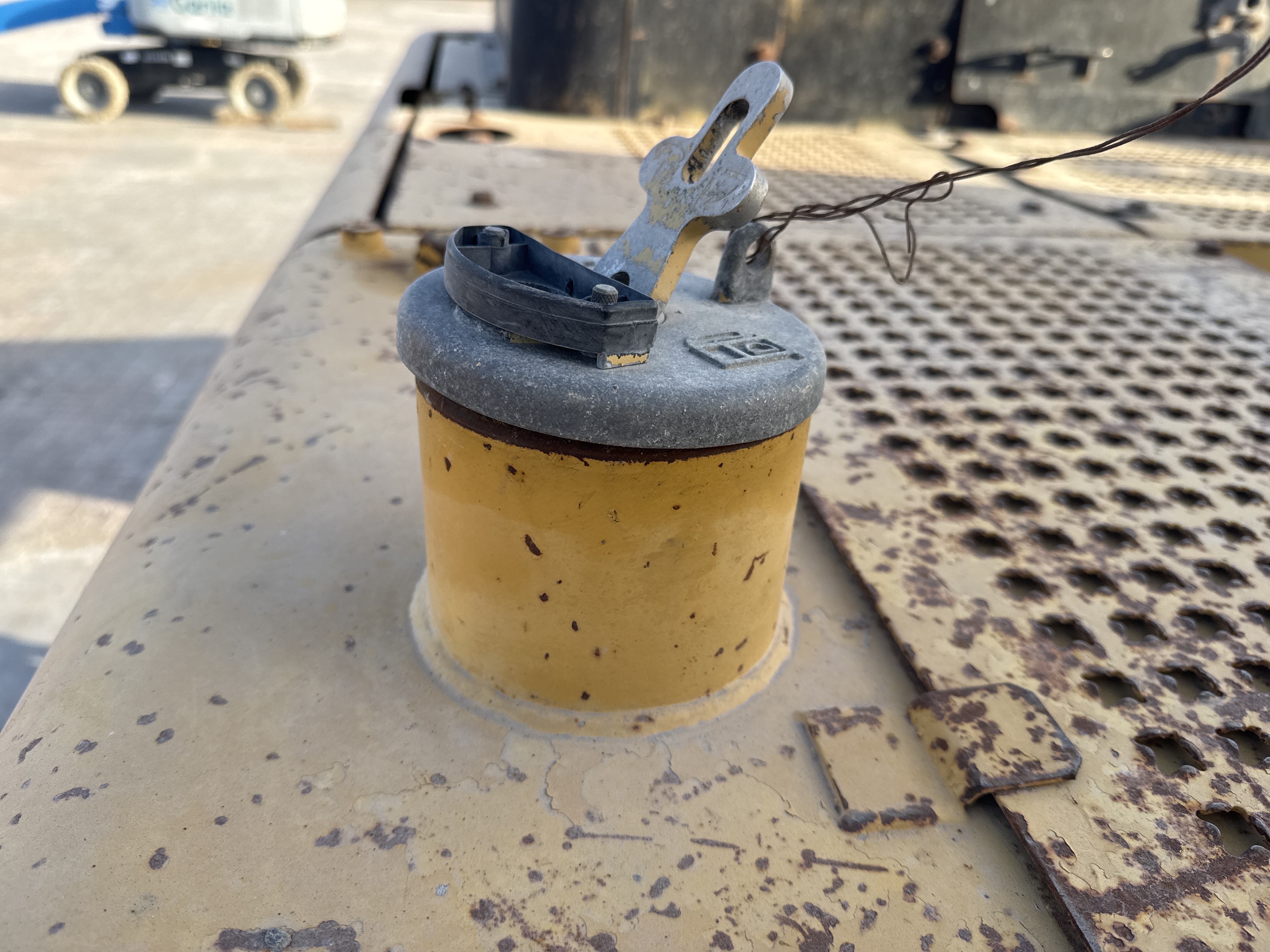 LEX-006-Cat-345B-LME-Series-II-Large-excavators-inspection-Hydraulics-Hydraulic-Tank-2
