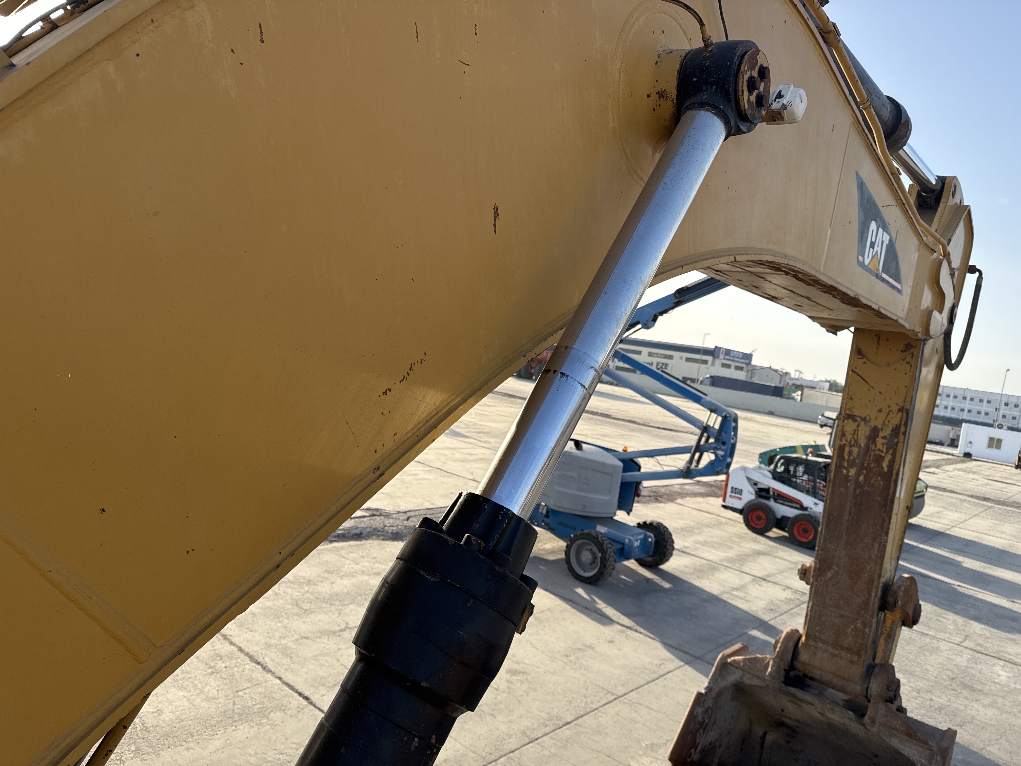 LEX-006-Cat-345B-LME-Series-II-Large-excavators-inspection-Hydraulics-Boom-lift-cylinder-2