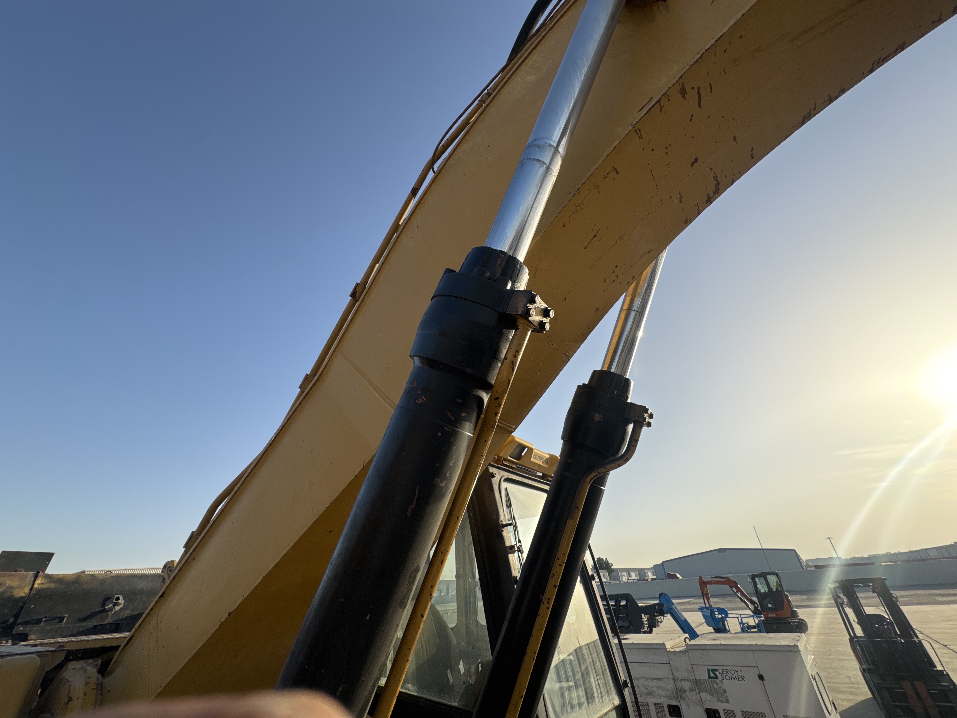 LEX-006-Cat-345B-LME-Series-II-Large-excavators-inspection-Hydraulics-Boom-lift-cylinder-2