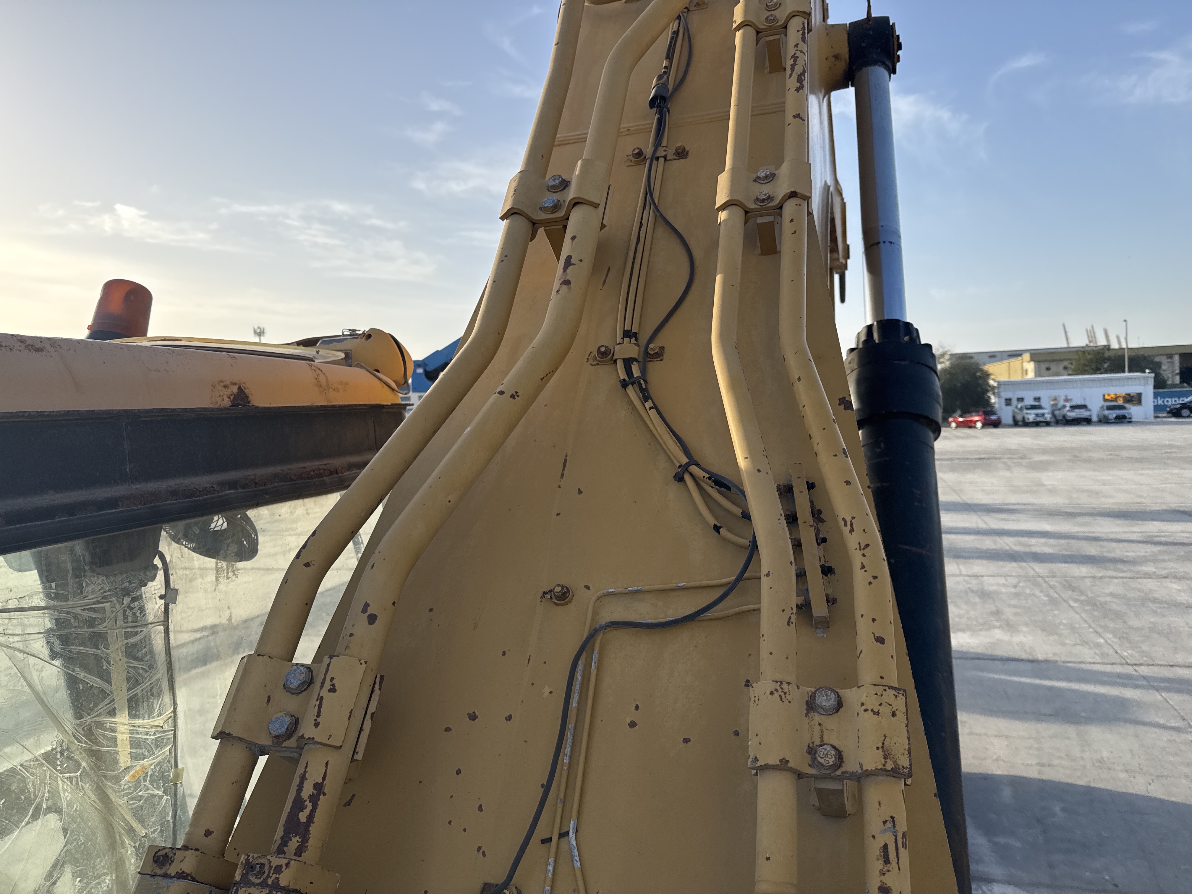 LEX-006-Cat-345B-LME-Series-II-Large-excavators-inspection-Hydraulics-Hydraulic-hoses-and-lines-2