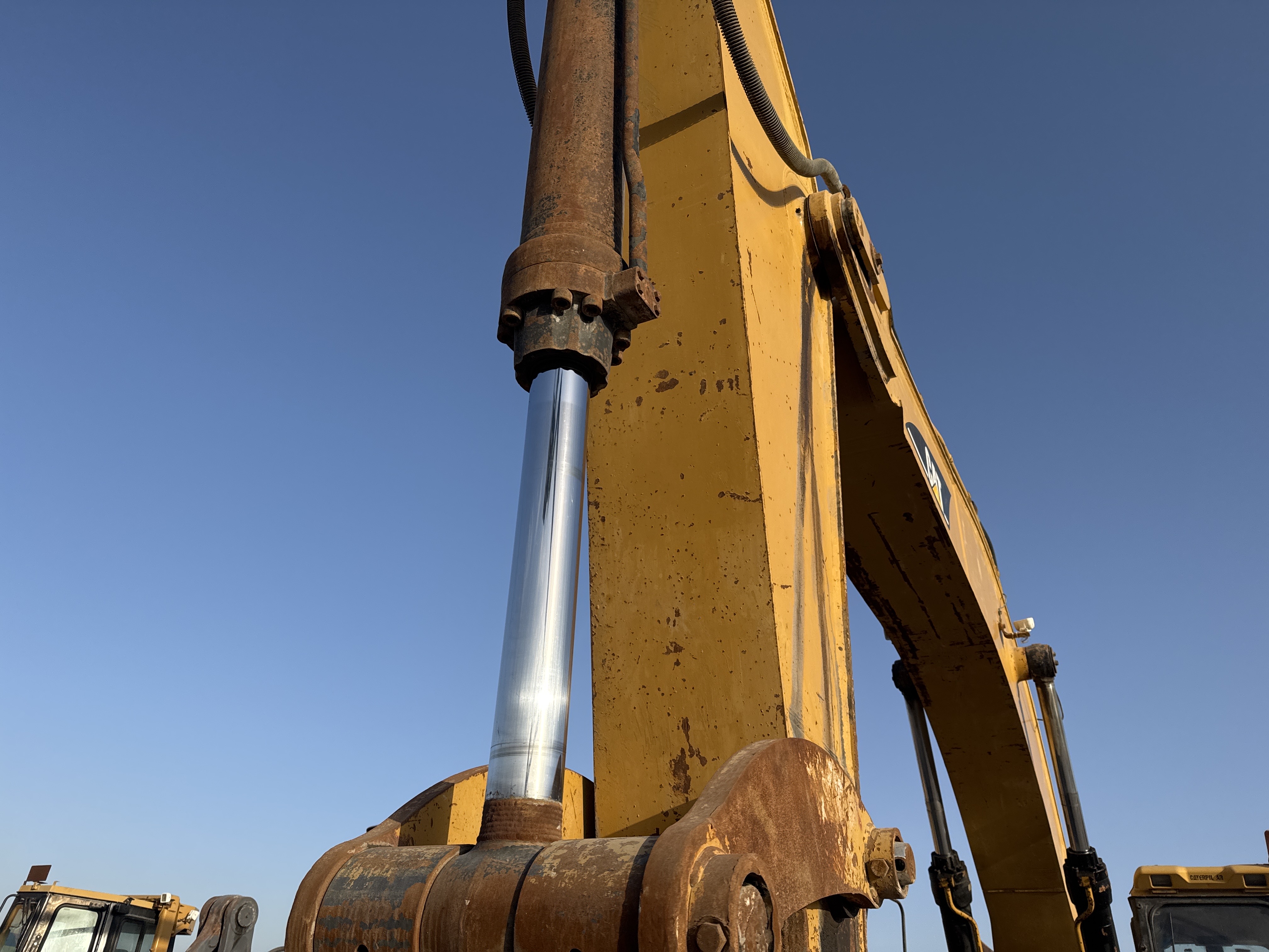 LEX-006-Cat-345B-LME-Series-II-Large-excavators-inspection-Hydraulics-Bucket-cylinder-2