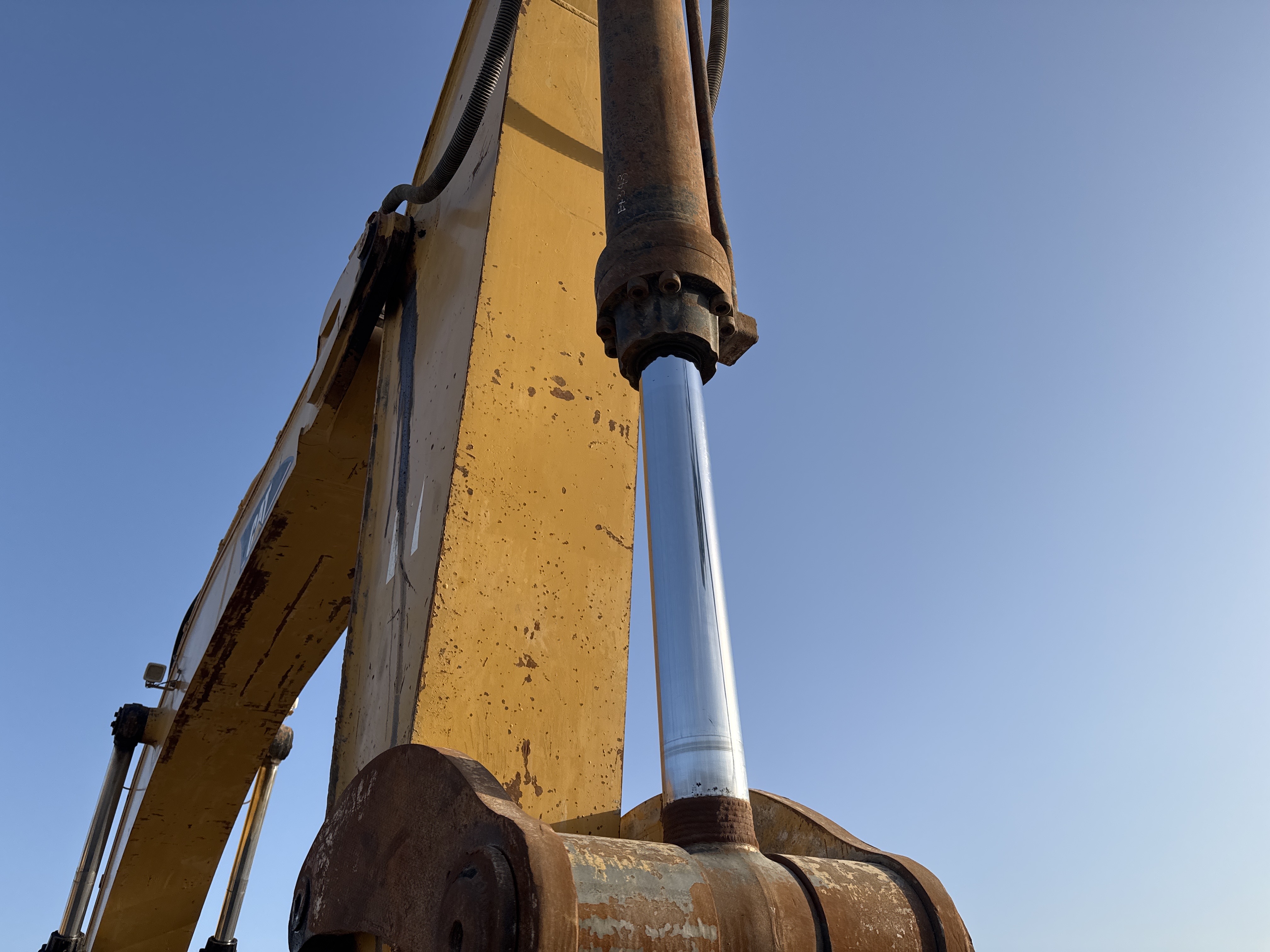 LEX-006-Cat-345B-LME-Series-II-Large-excavators-inspection-Hydraulics-Bucket-cylinder-2