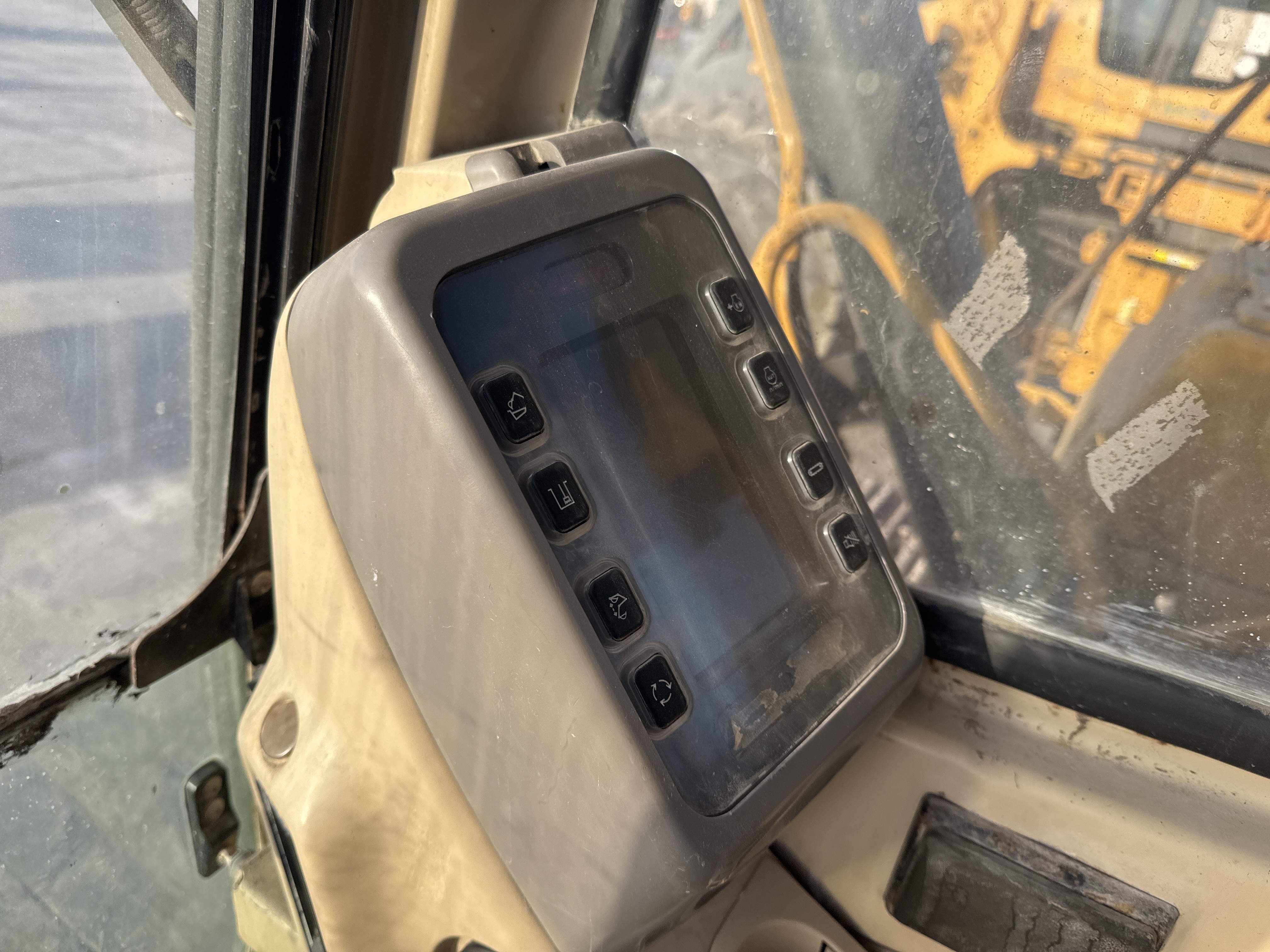 LEX-006-Cat-345B-LME-Series-II-Large-excavators-inspection-Cabin-Electronic-instrument-board-2
