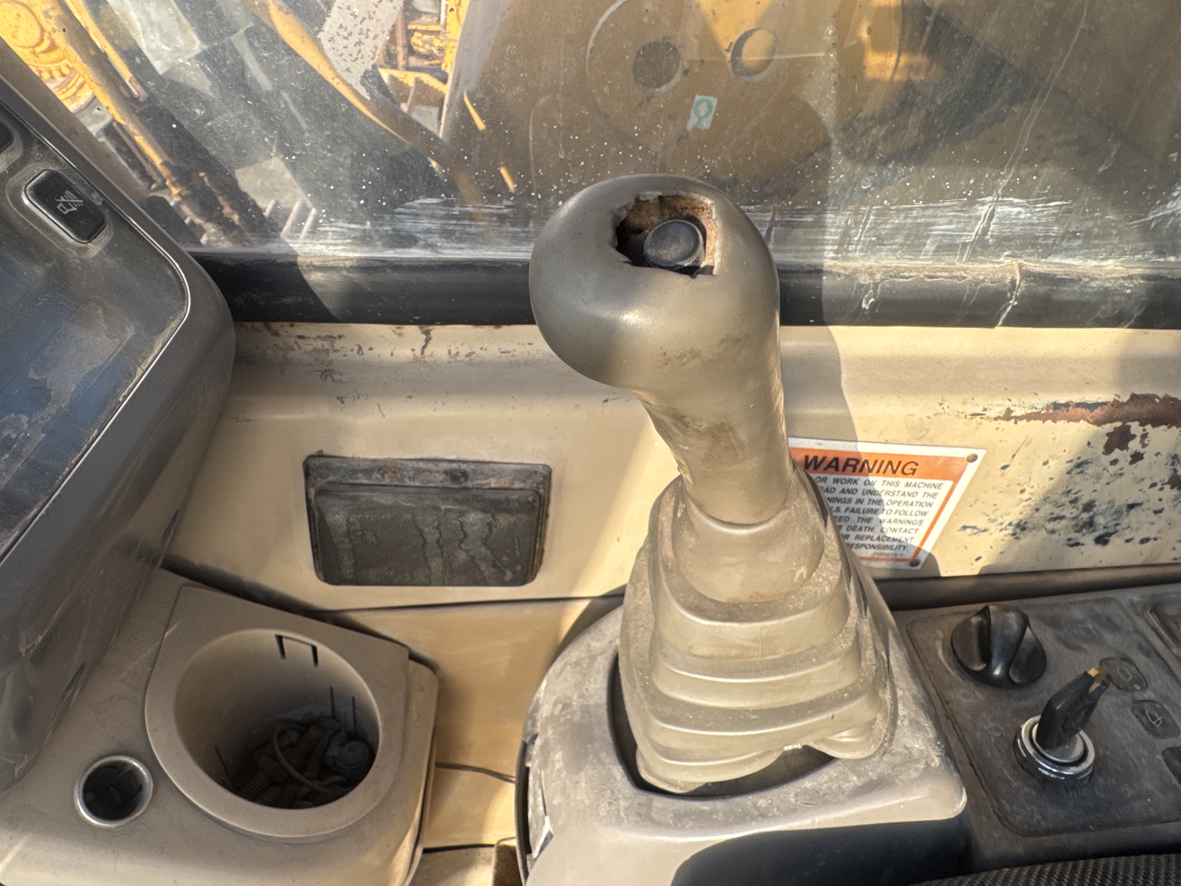 LEX-006-Cat-345B-LME-Series-II-Large-excavators-inspection-Cabin-Joysticks-2