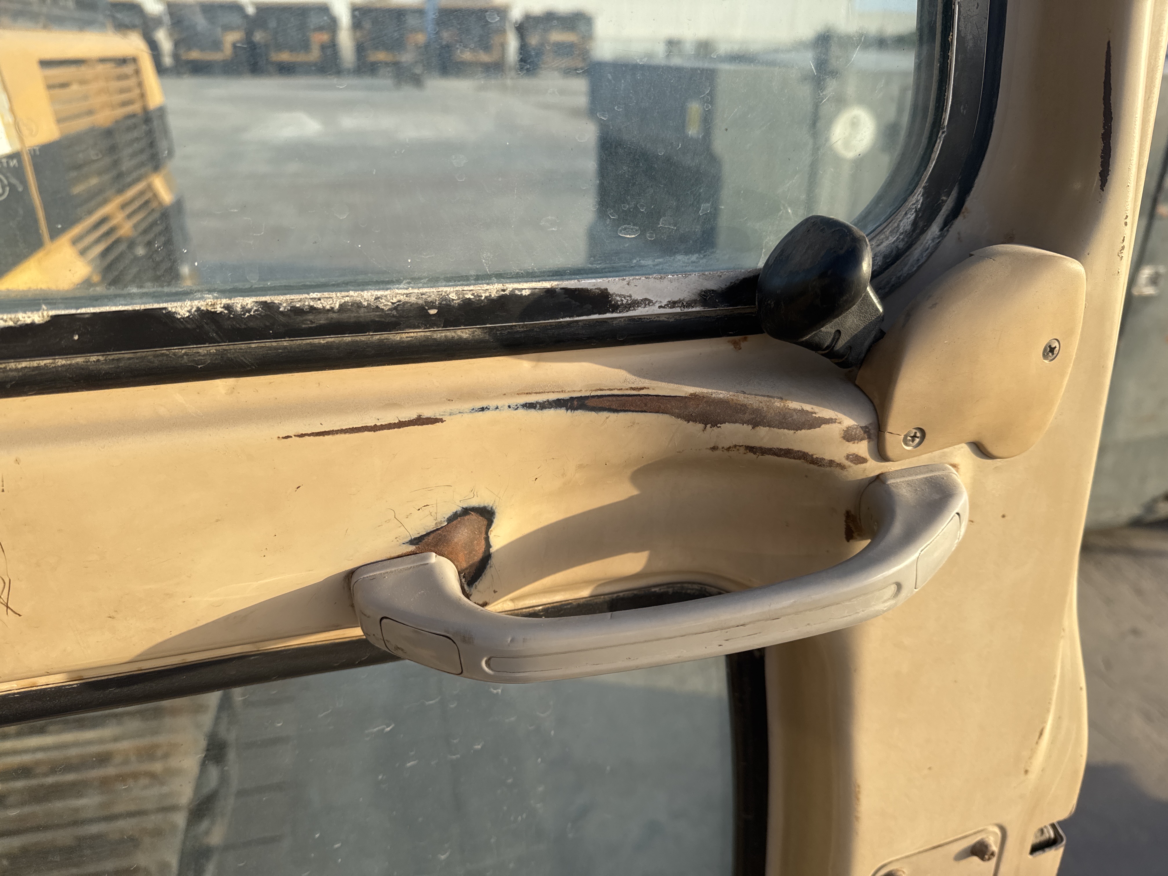 LEX-006-Cat-345B-LME-Series-II-Large-excavators-inspection-Cabin-Door-handles-2