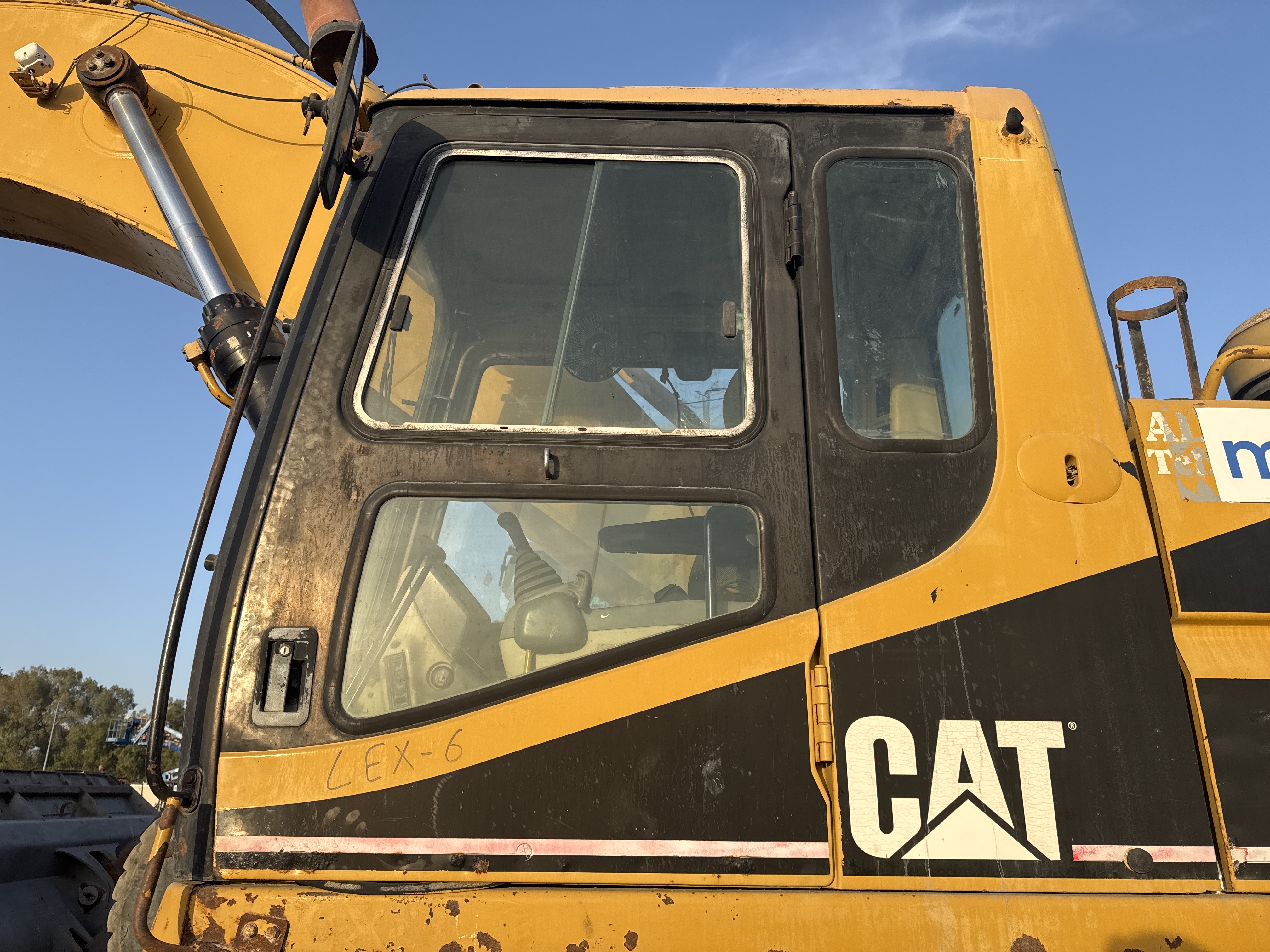 LEX-006-Cat-345B-LME-Series-II-Large-excavators-inspection-Structure-Doors-2