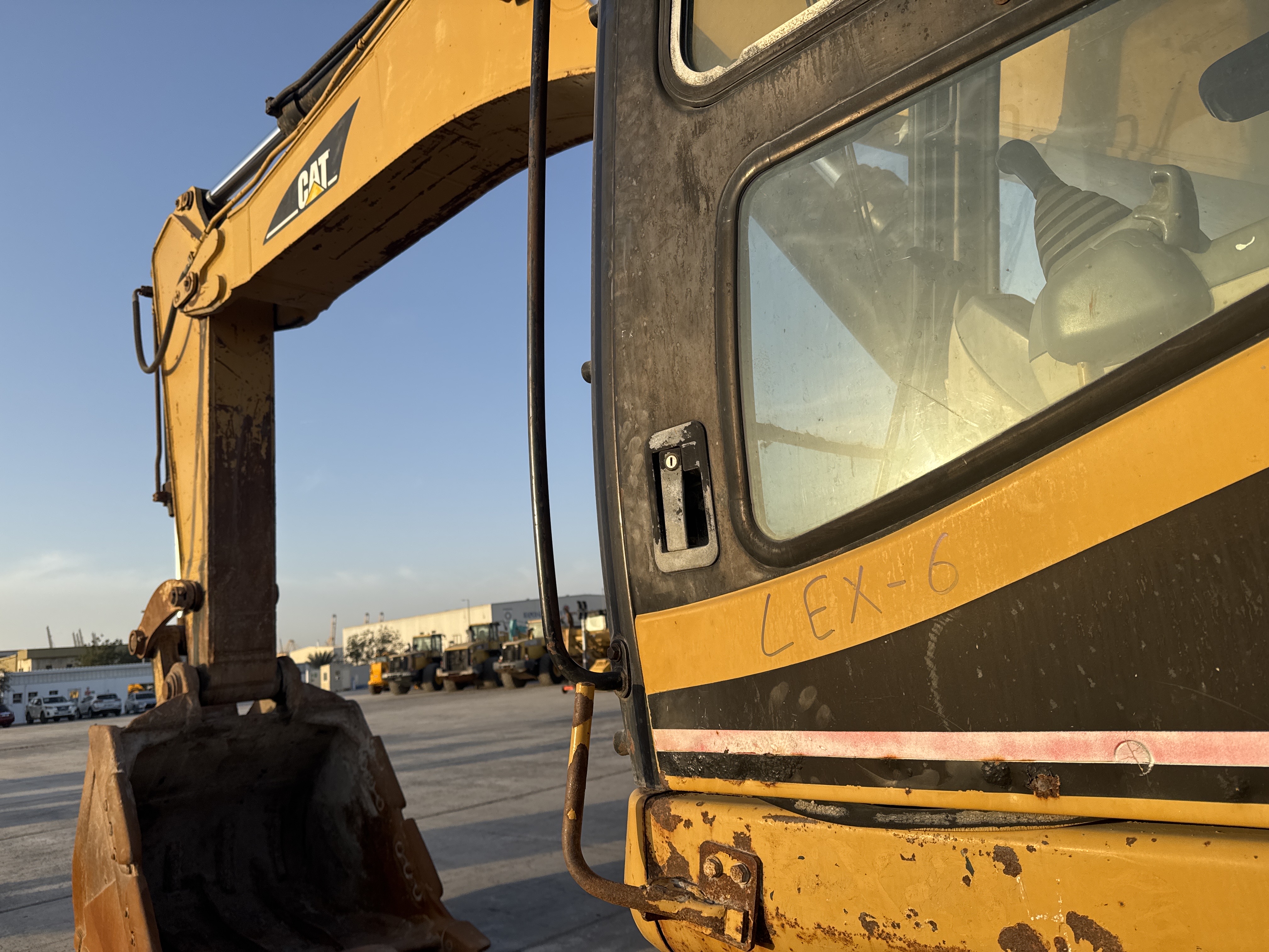 LEX-006-Cat-345B-LME-Series-II-Large-excavators-inspection-Structure-Handrails-2