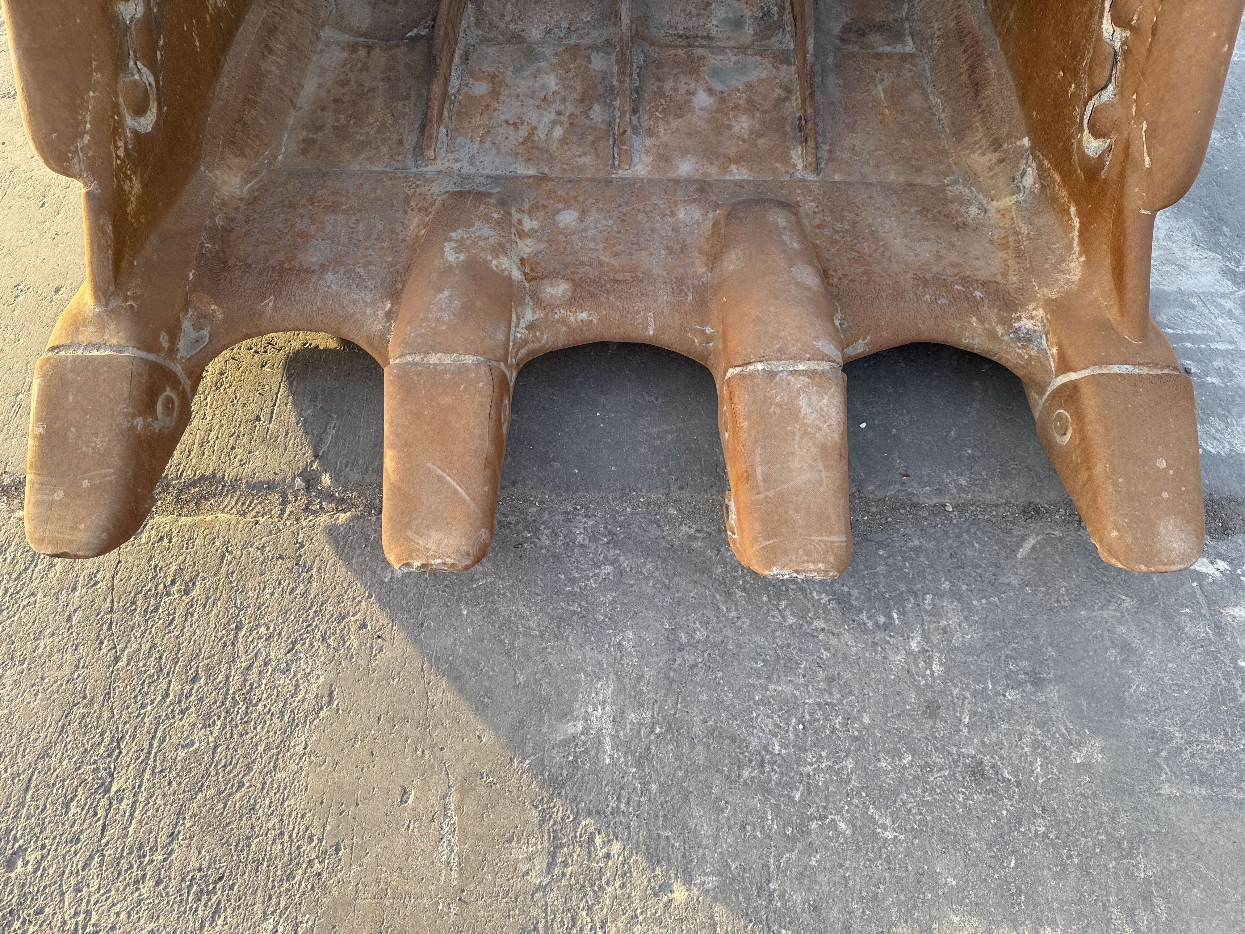LEX-006-Cat-345B-LME-Series-II-Large-excavators-inspection-Attachment-Excavator-bucket-teeth-condition-2