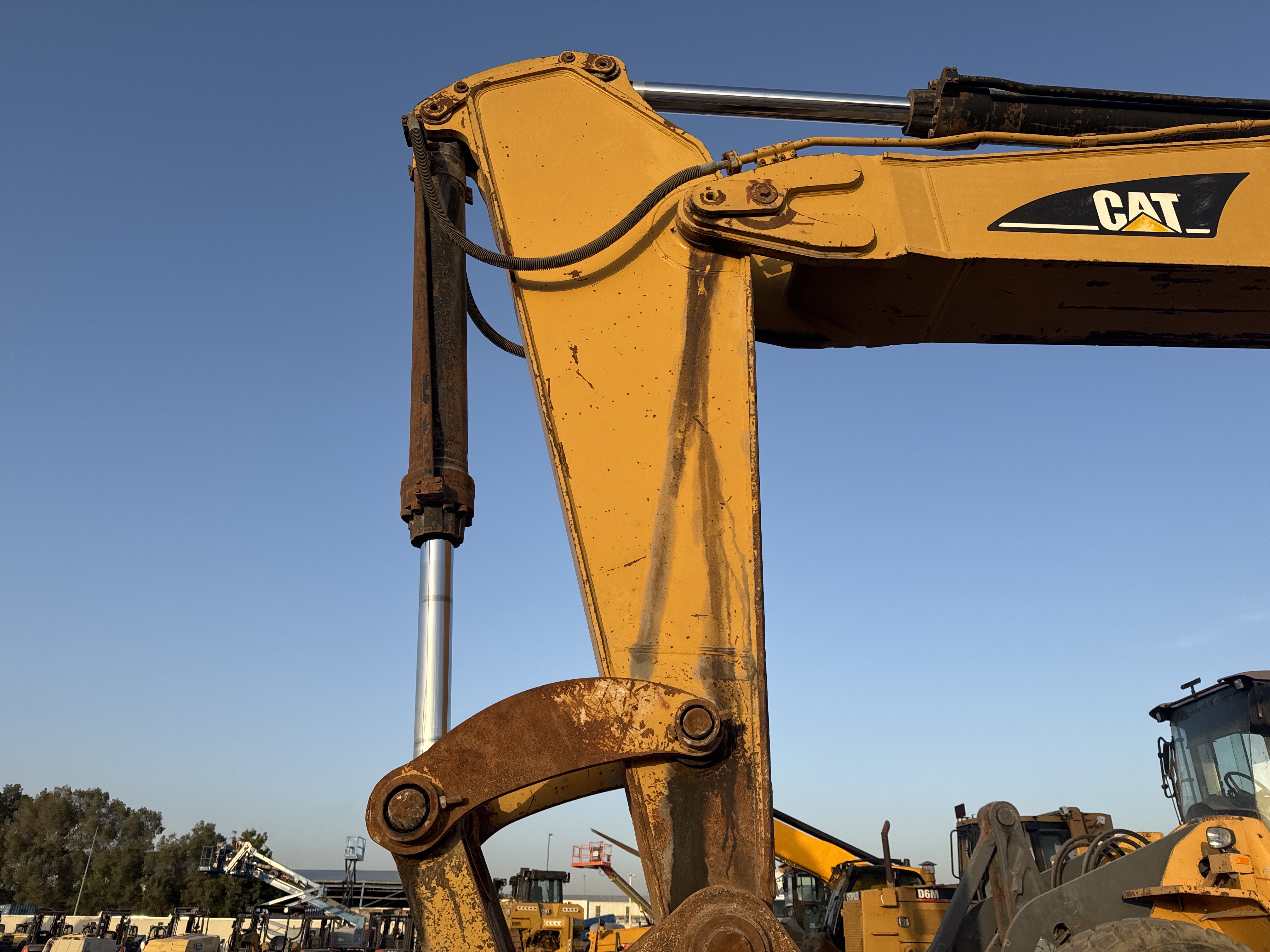 LEX-006-Cat-345B-LME-Series-II-Large-excavators-inspection-Chassis-Stick-2