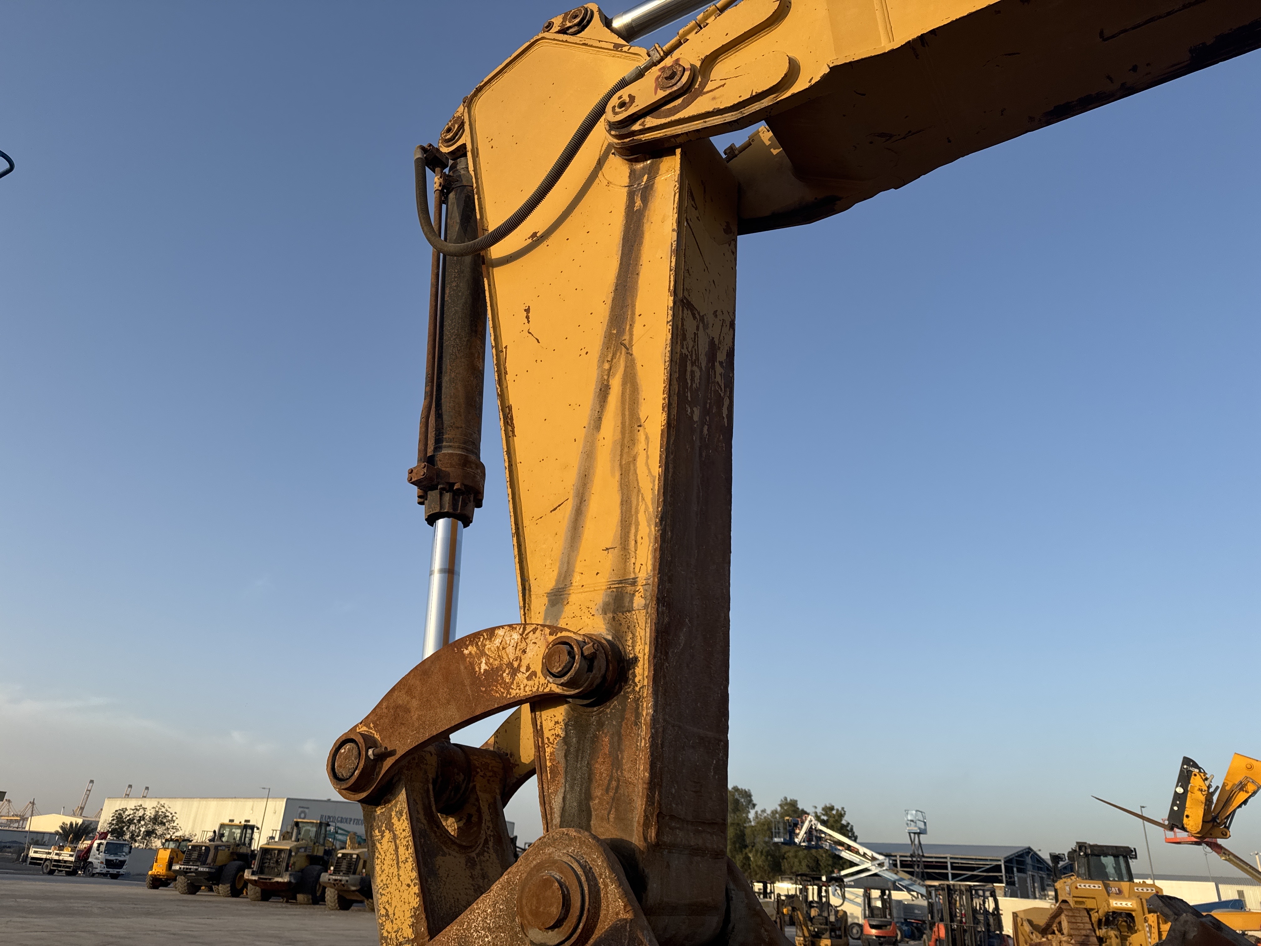 LEX-006-Cat-345B-LME-Series-II-Large-excavators-inspection-Chassis-Stick-2