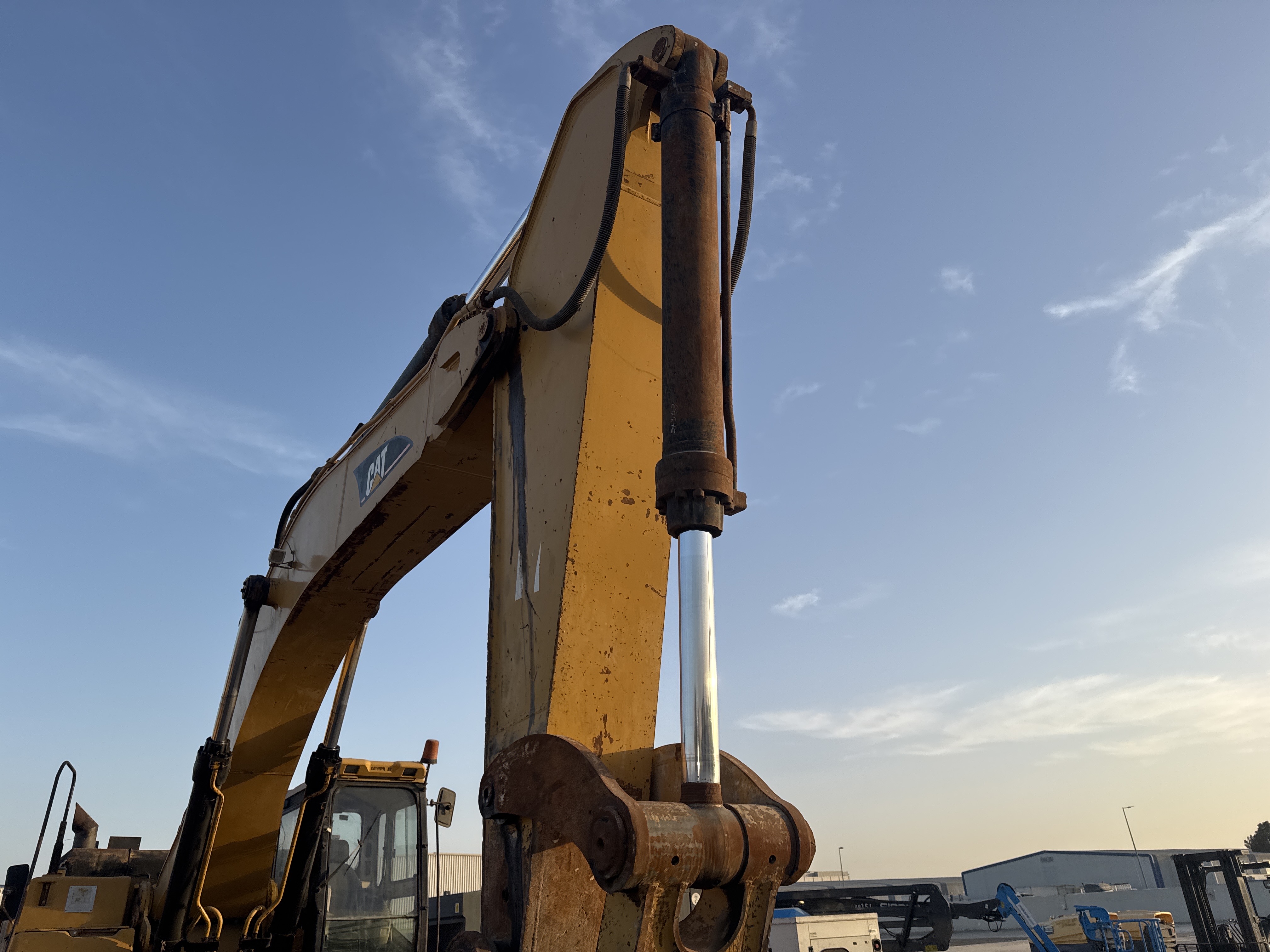 LEX-006-Cat-345B-LME-Series-II-Large-excavators-inspection-Chassis-Stick-2