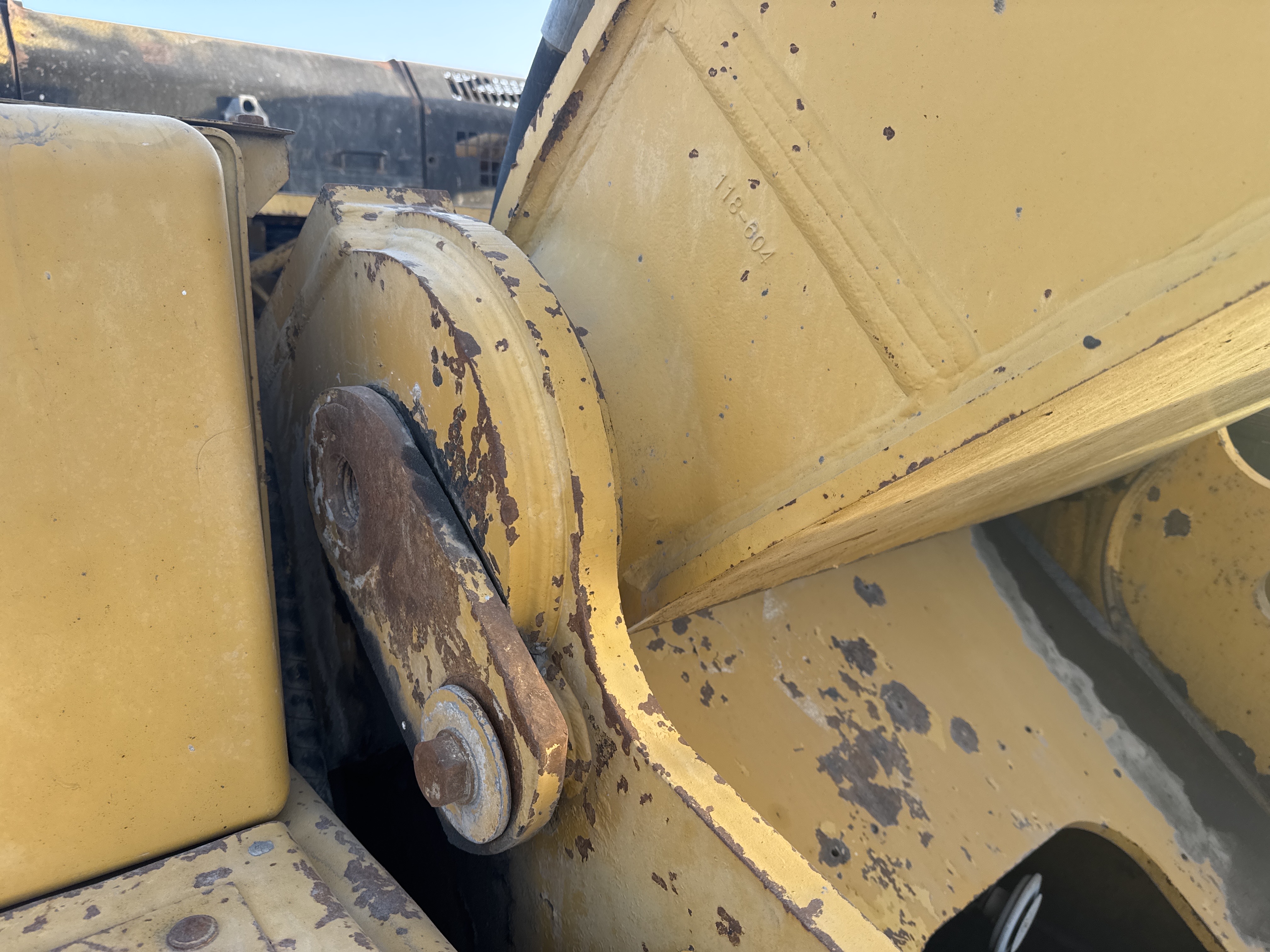 LEX-006-Cat-345B-LME-Series-II-Large-excavators-inspection-Chassis-Boom-base-pin-and-bushings-2