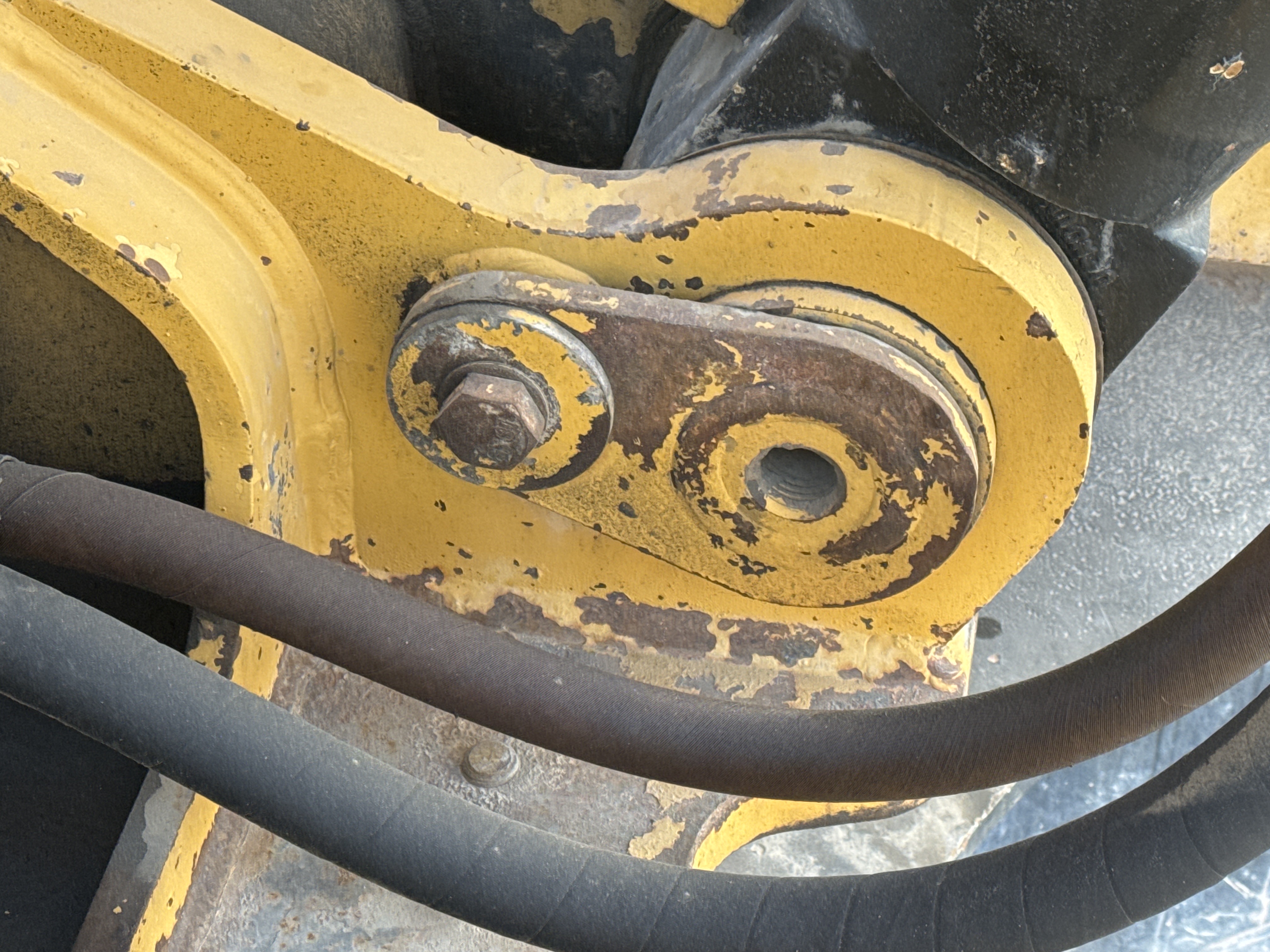 LEX-006-Cat-345B-LME-Series-II-Large-excavators-inspection-Chassis-Boom-base-pin-and-bushings-2