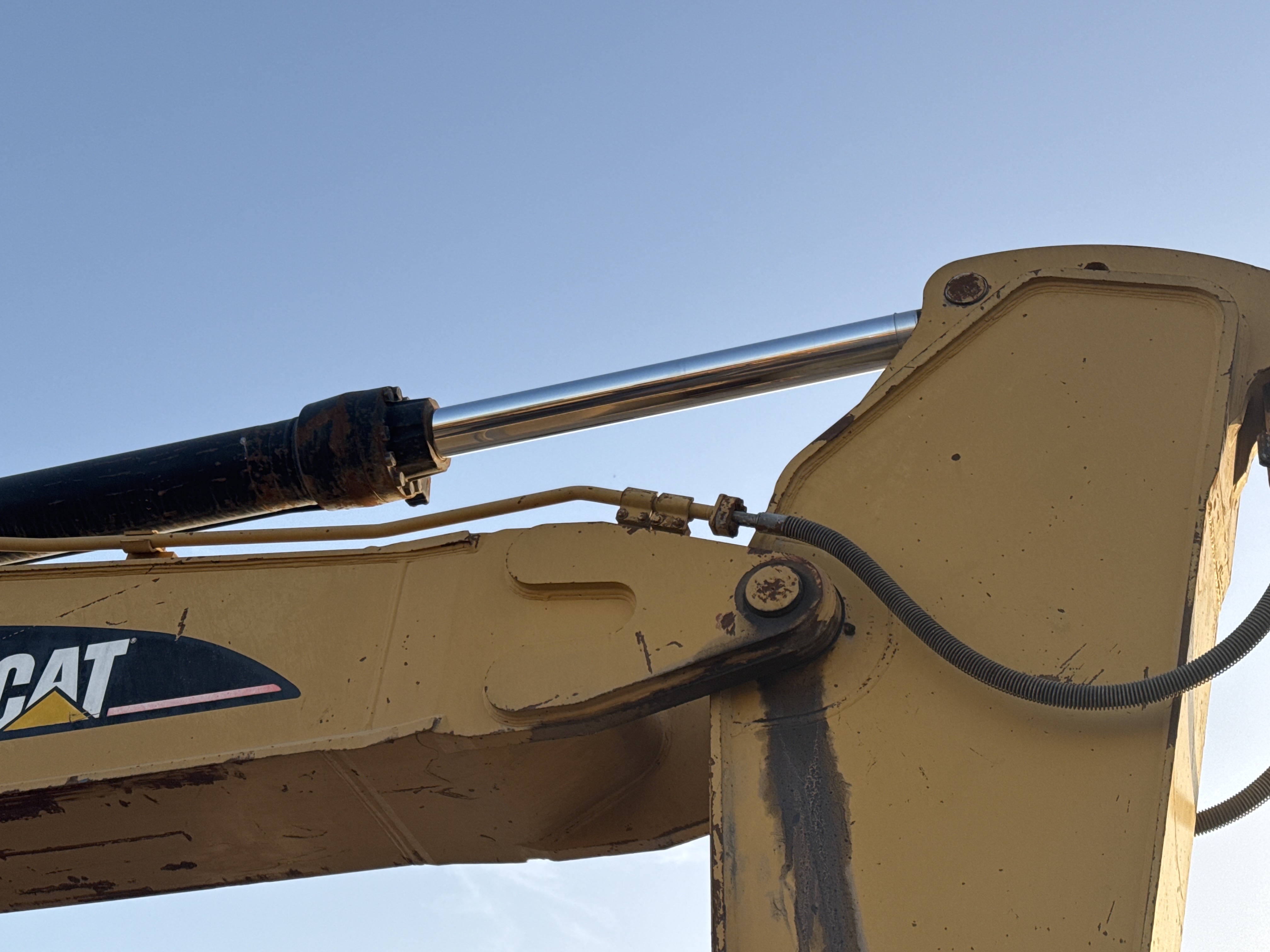 LEX-006-Cat-345B-LME-Series-II-Large-excavators-inspection-Chassis-Pin-and-bushings-boom-to-stick-2