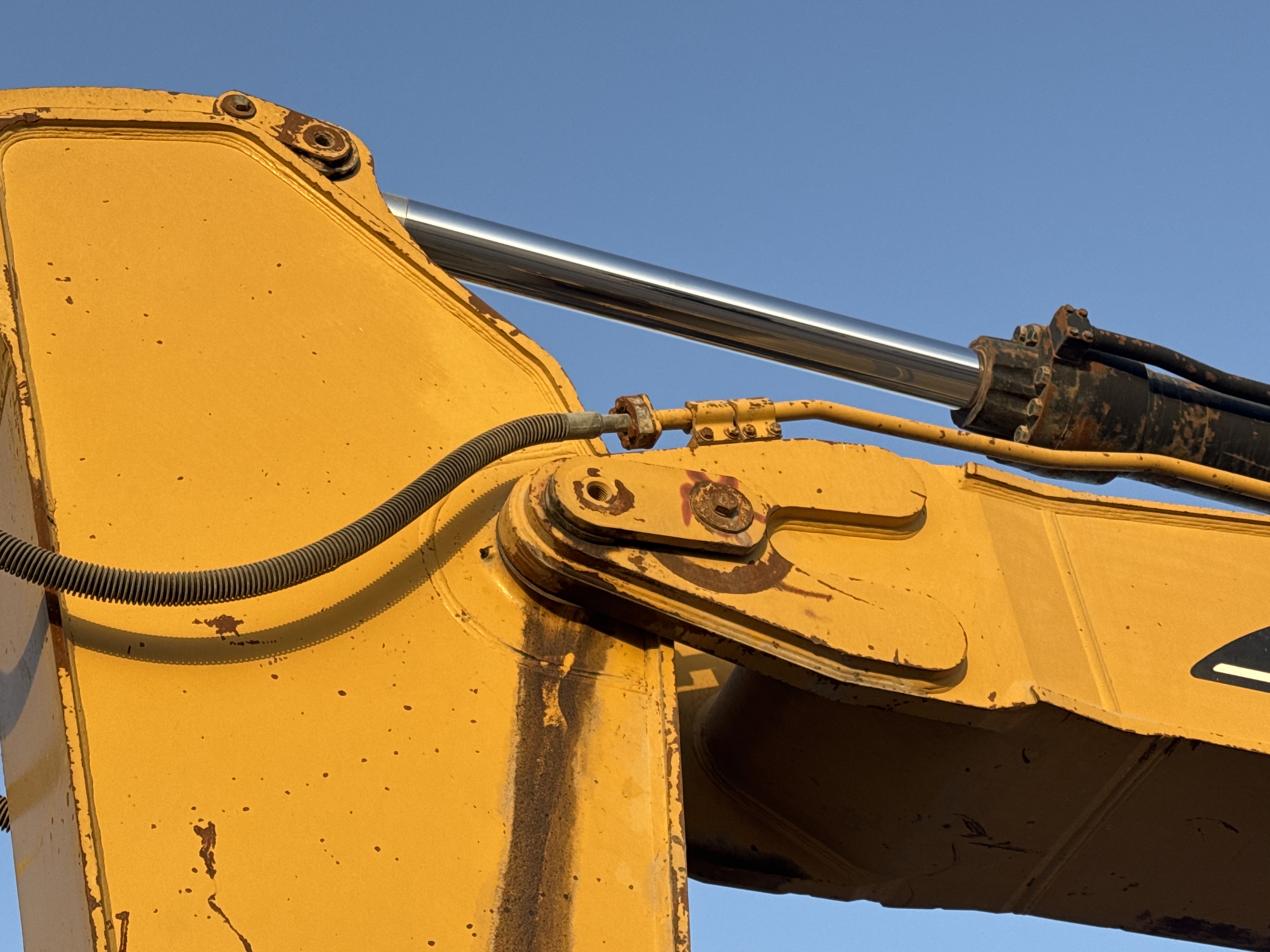 LEX-006-Cat-345B-LME-Series-II-Large-excavators-inspection-Chassis-Pin-and-bushings-boom-to-stick-2