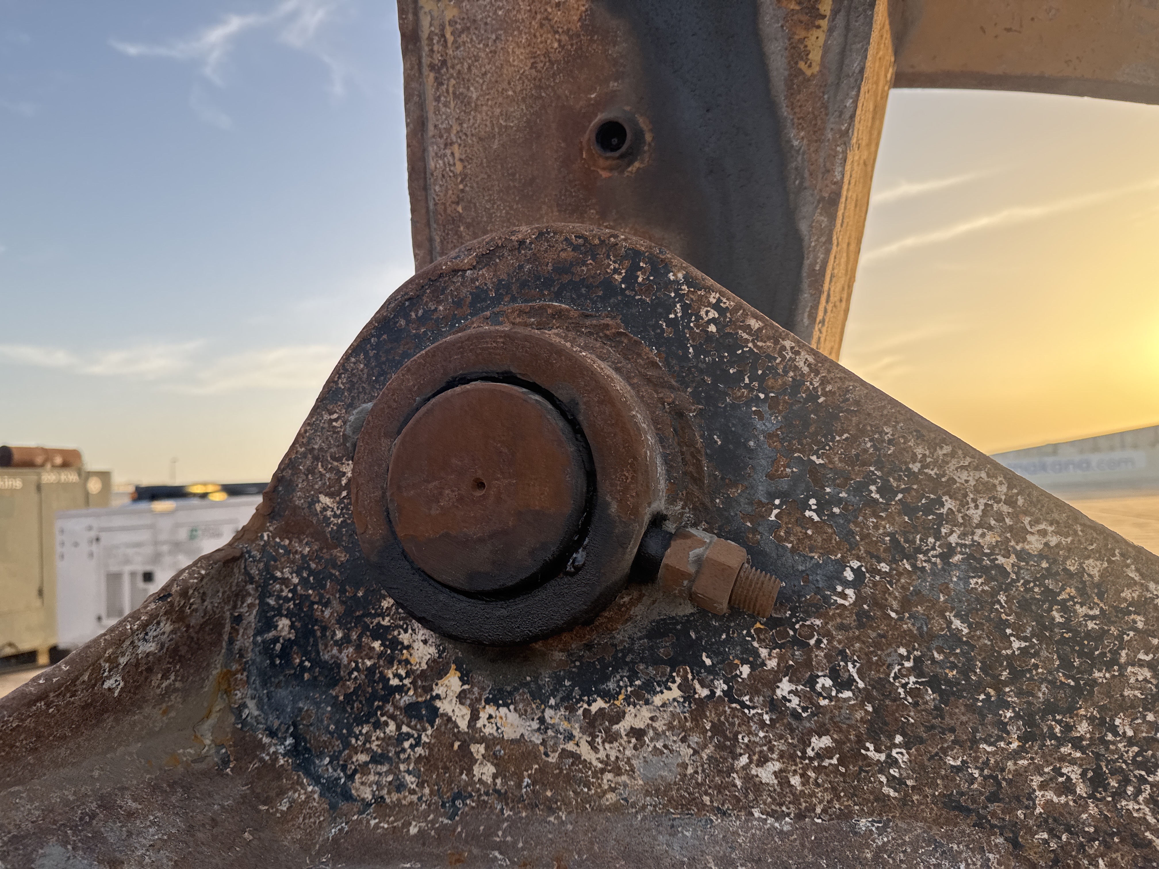 LEX-006-Cat-345B-LME-Series-II-Large-excavators-inspection-Chassis-Pin-and-bushings-stick-to-bucket-2