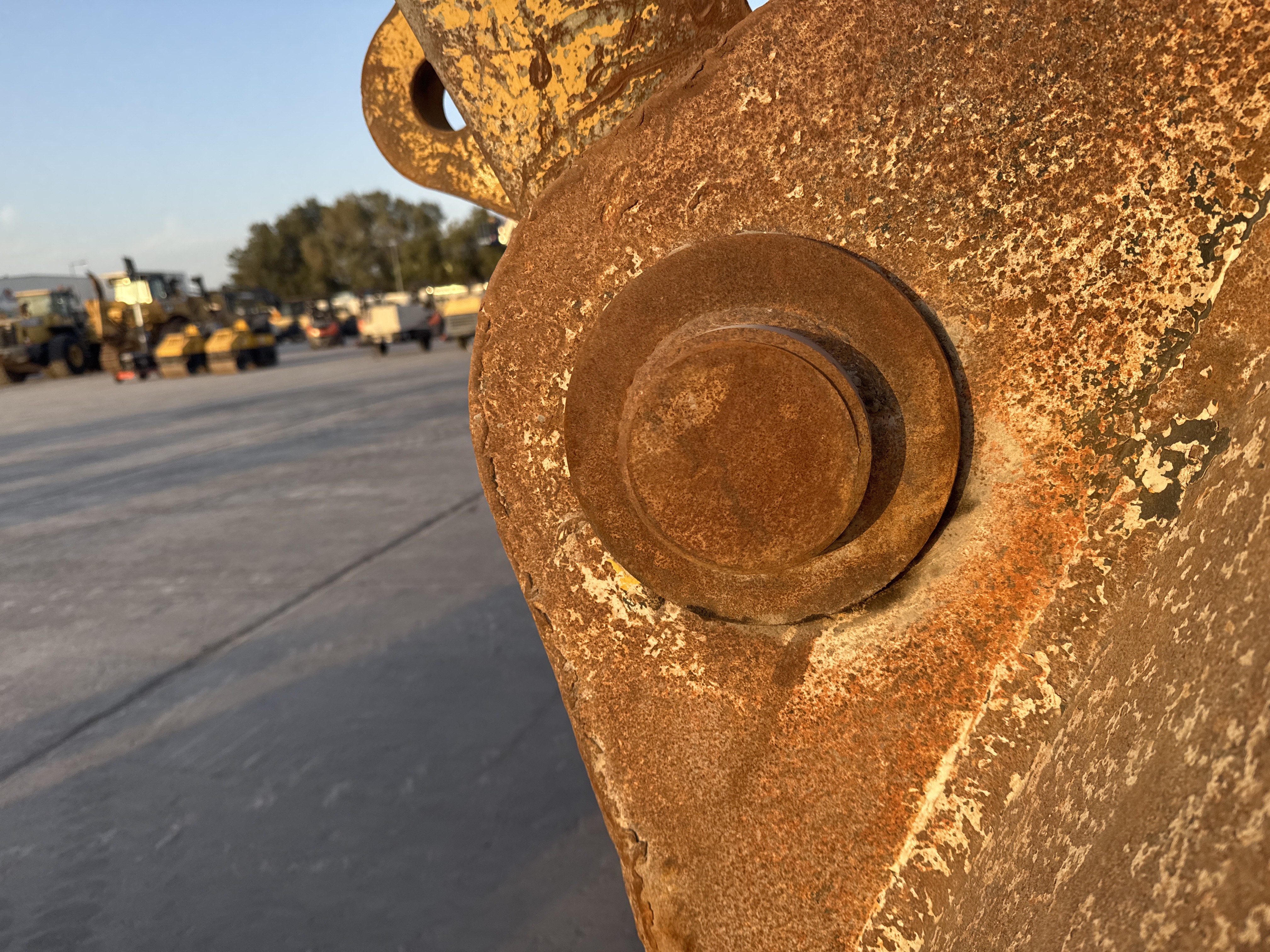 LEX-006-Cat-345B-LME-Series-II-Large-excavators-inspection-Chassis-Pin-and-bushings-stick-to-bucket-2