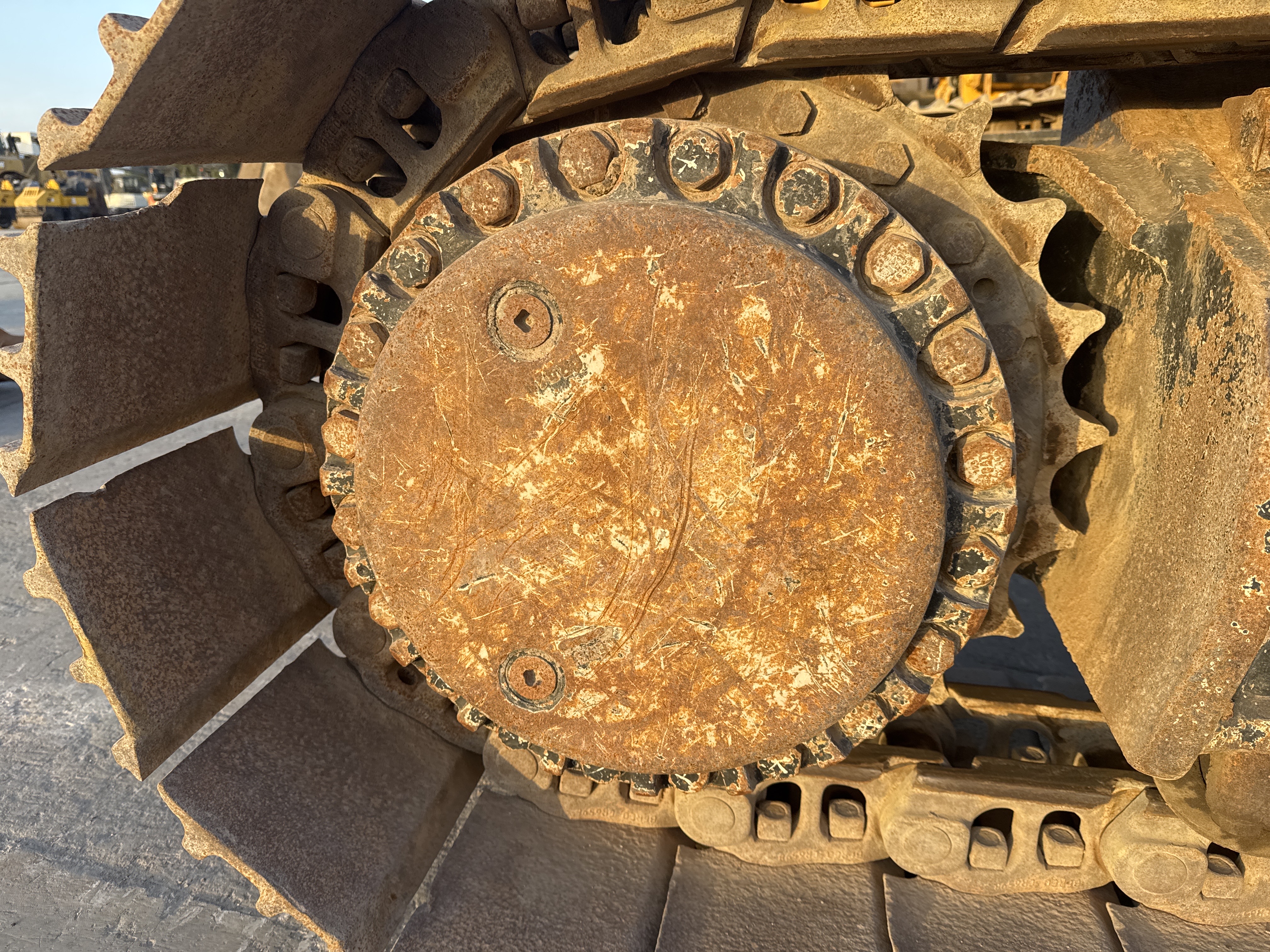 LEX-006-Cat-345B-LME-Series-II-Large-excavators-inspection-Undercarriage-Left-sprocket-2