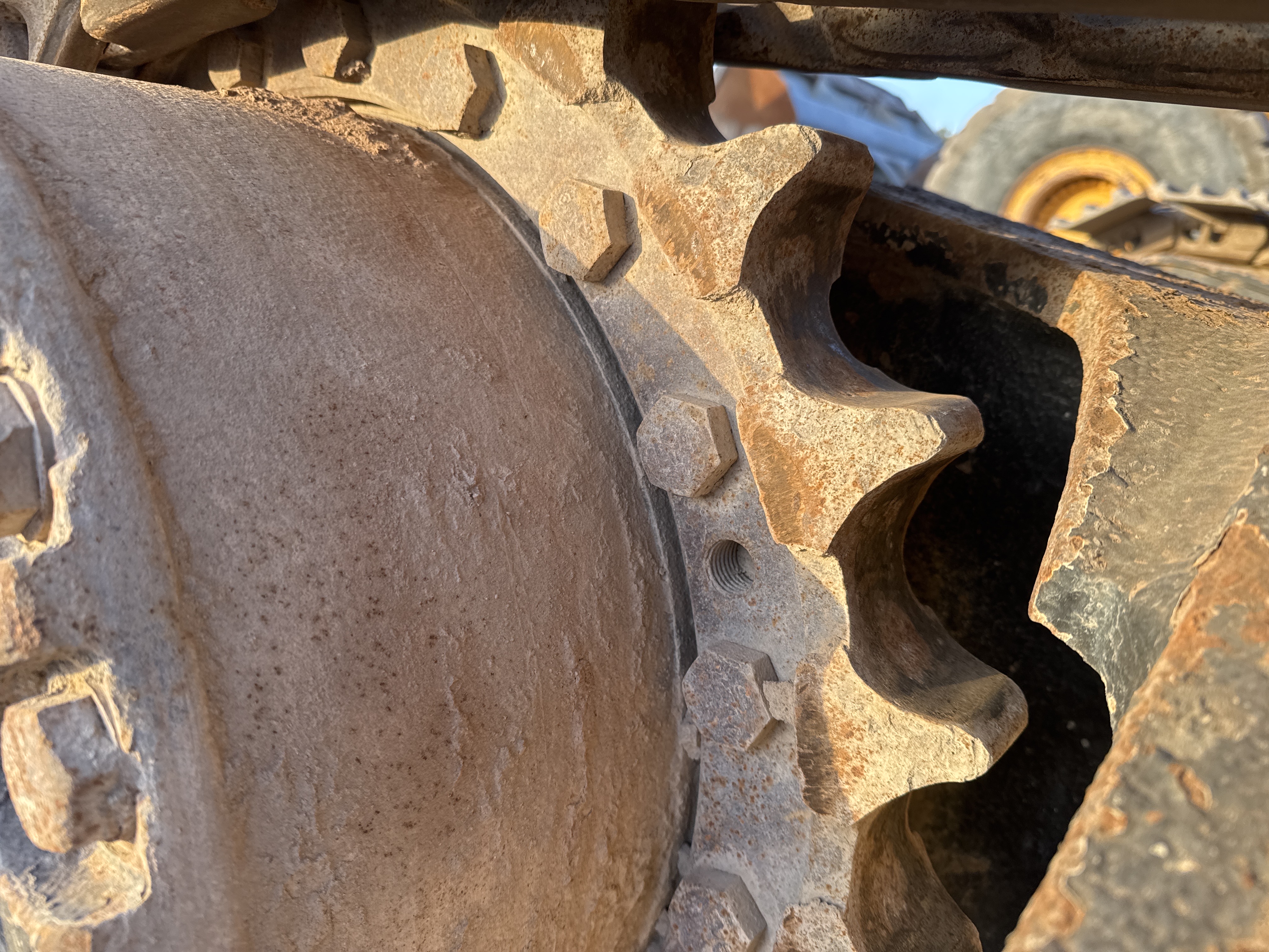 LEX-006-Cat-345B-LME-Series-II-Large-excavators-inspection-Undercarriage-Left-sprocket-2