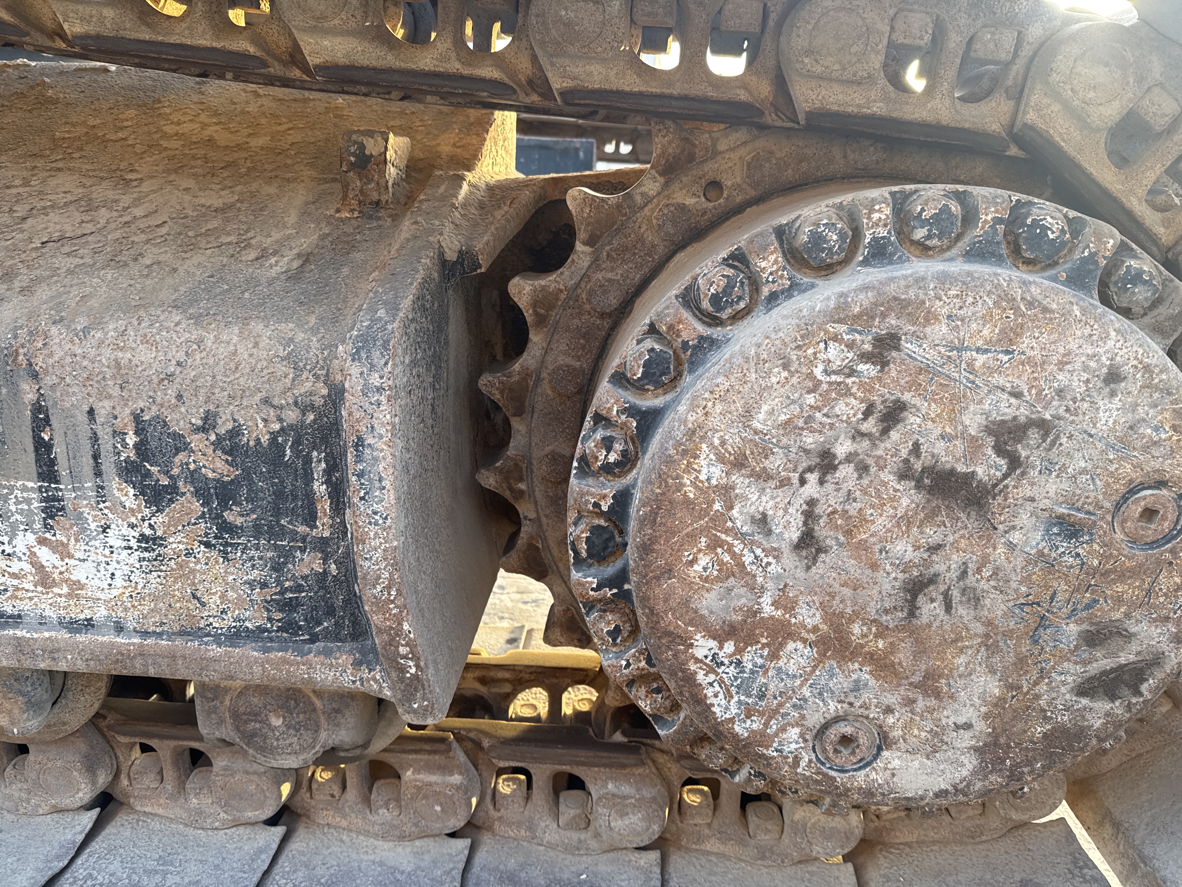 LEX-006-Cat-345B-LME-Series-II-Large-excavators-inspection-Undercarriage-Right-sprocket-2