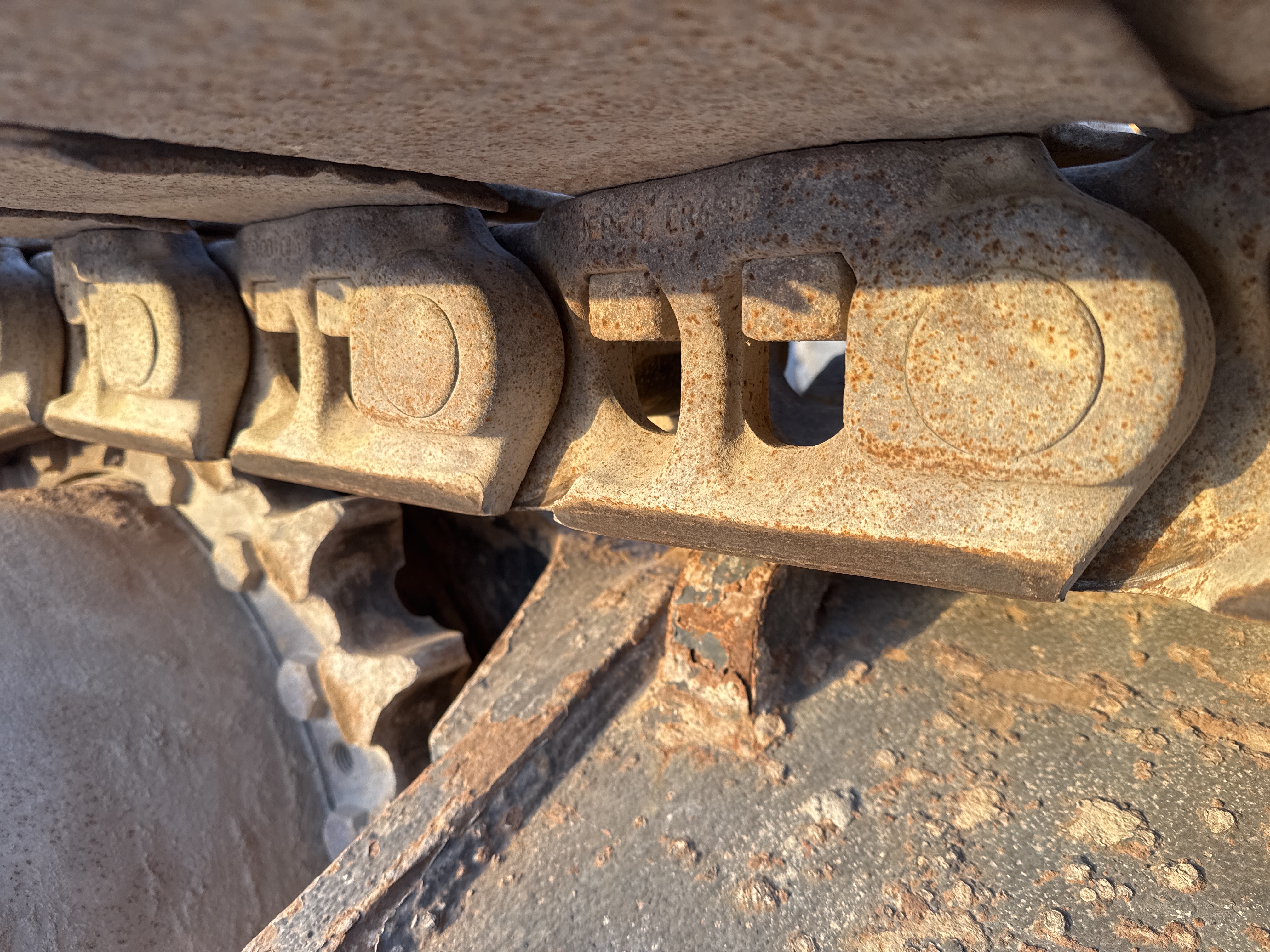 LEX-006-Cat-345B-LME-Series-II-Large-excavators-inspection-Undercarriage-Left-track-chain-2