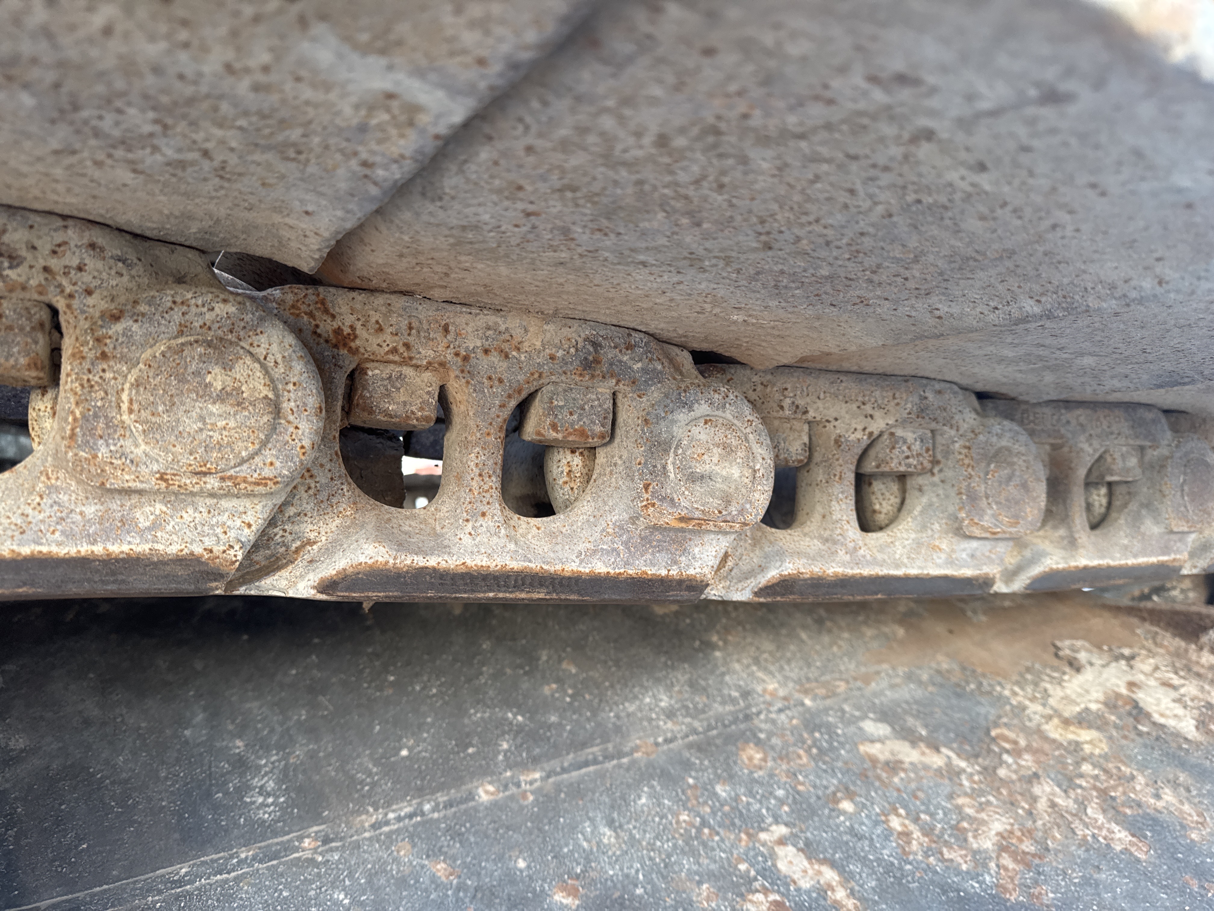 LEX-006-Cat-345B-LME-Series-II-Large-excavators-inspection-Undercarriage-Left-track-chain-2