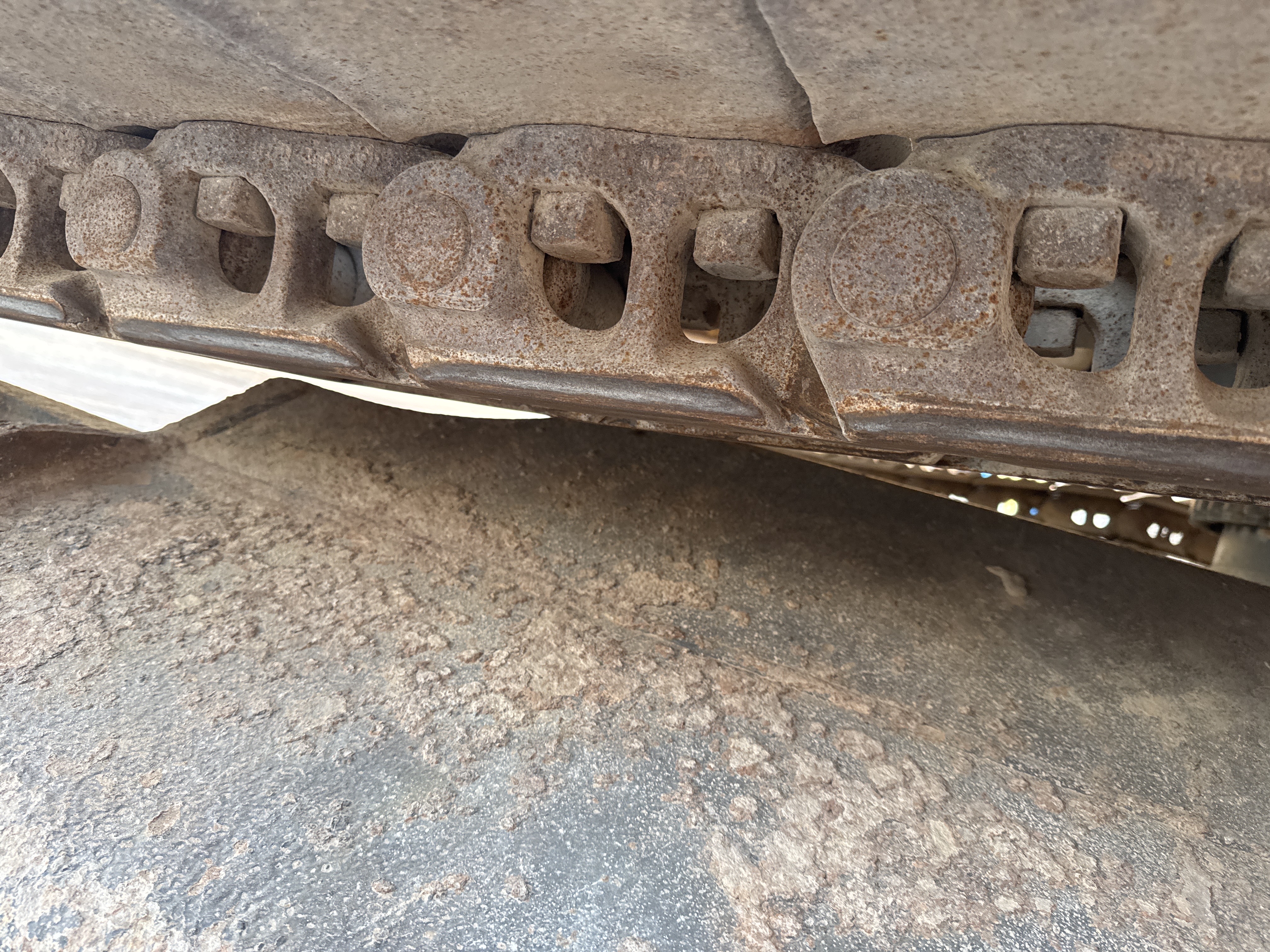 LEX-006-Cat-345B-LME-Series-II-Large-excavators-inspection-Undercarriage-Right-track-chain-2