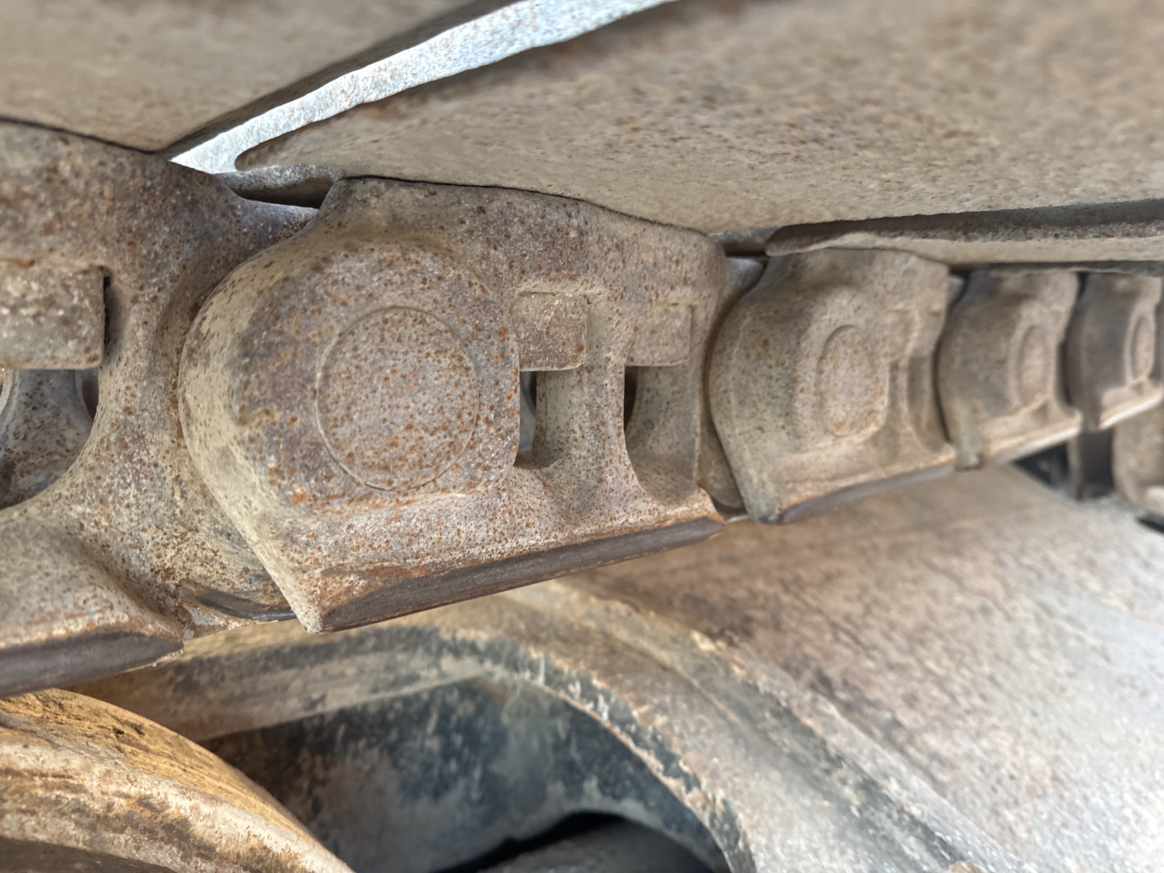 LEX-006-Cat-345B-LME-Series-II-Large-excavators-inspection-Undercarriage-Right-track-chain-2