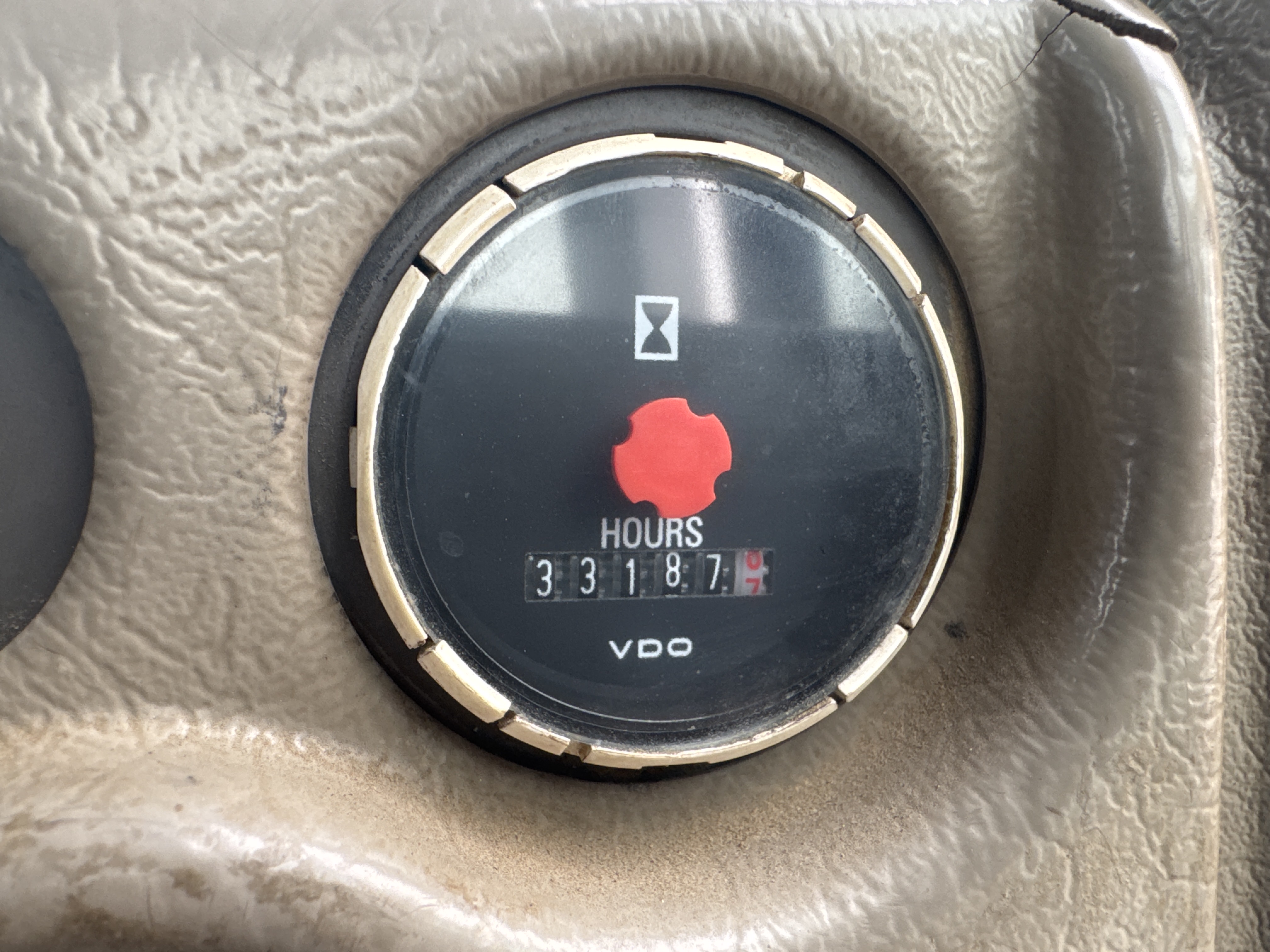 WHL-007-Volvo-L220G-Wheel-loaders-inspection-General-Hour-meter-2
