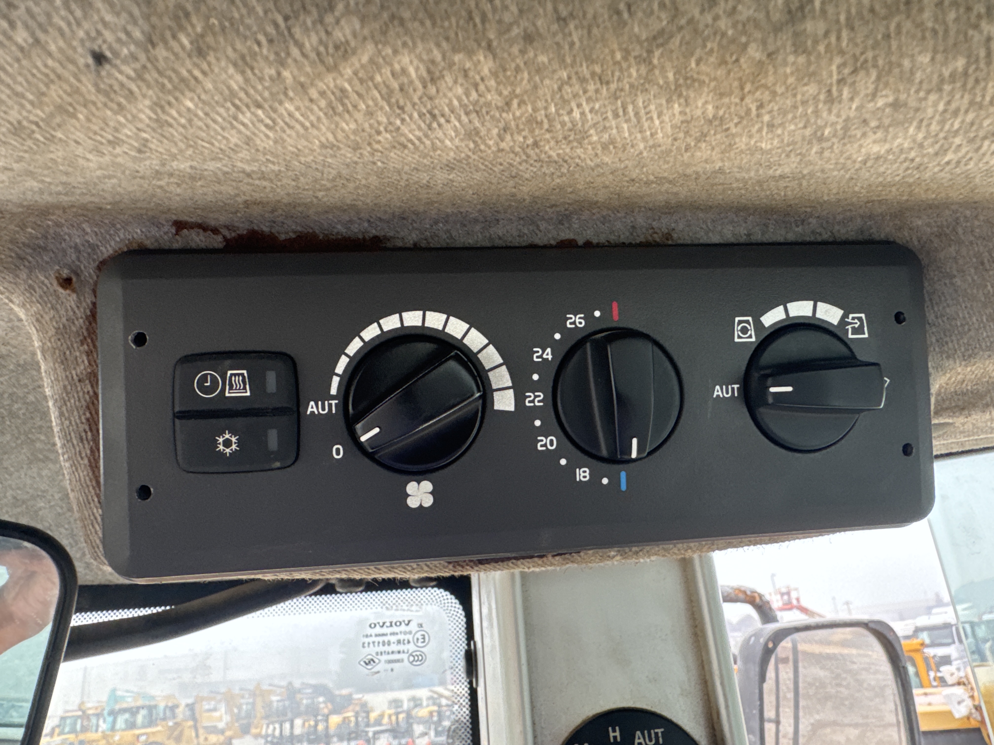 WHL-007-Volvo-L220G-Wheel-loaders-inspection-Cabin-A/C-control-panel-2