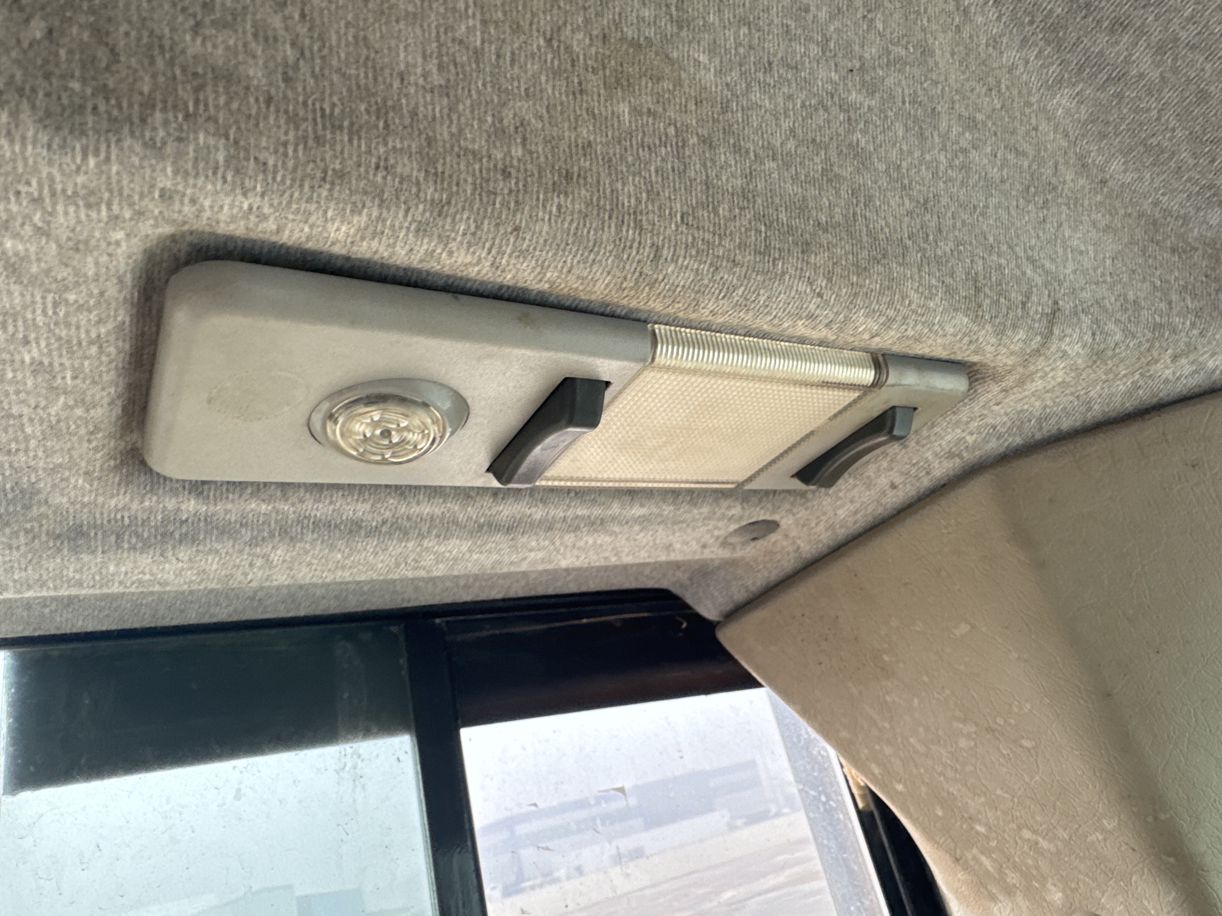 WHL-007-Volvo-L220G-Wheel-loaders-inspection-Cabin-Cabin-light-2