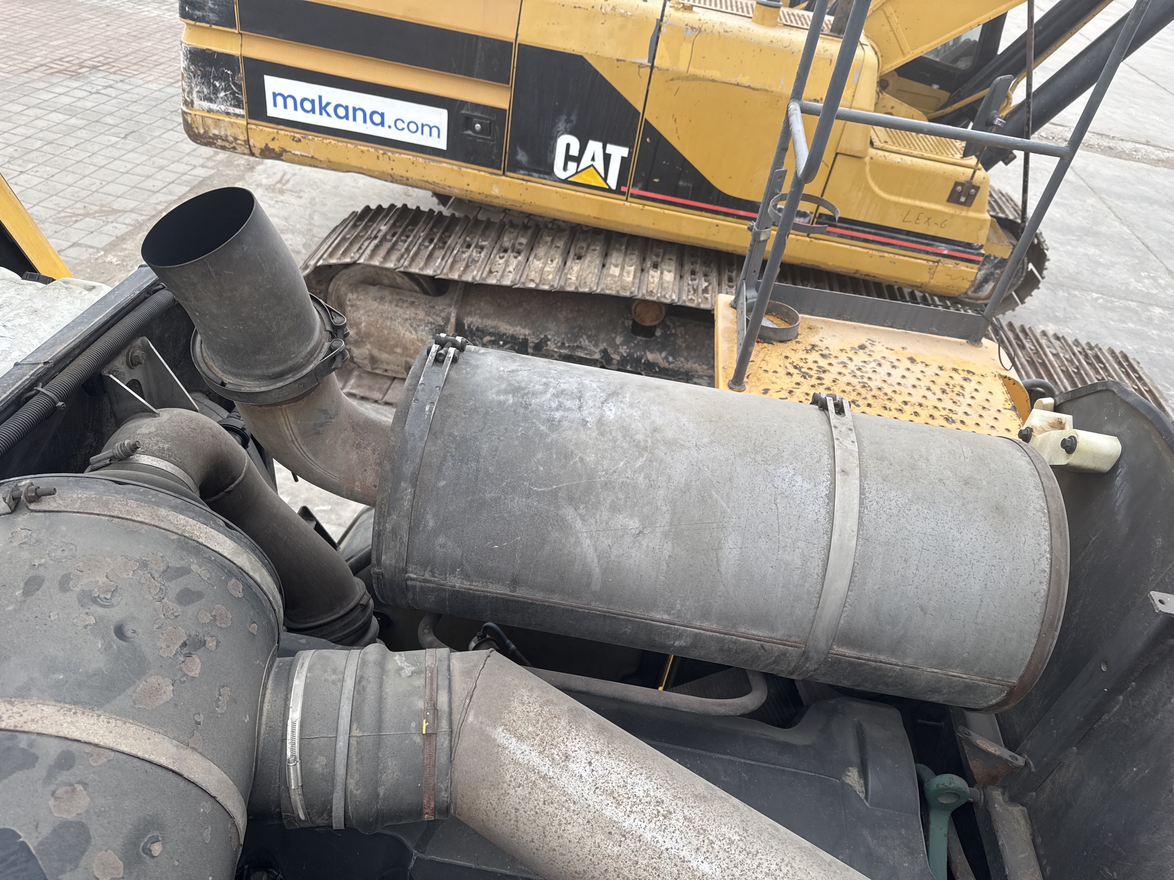 WHL-007-Volvo-L220G-Wheel-loaders-inspection-Engine-Exhaust-system-2