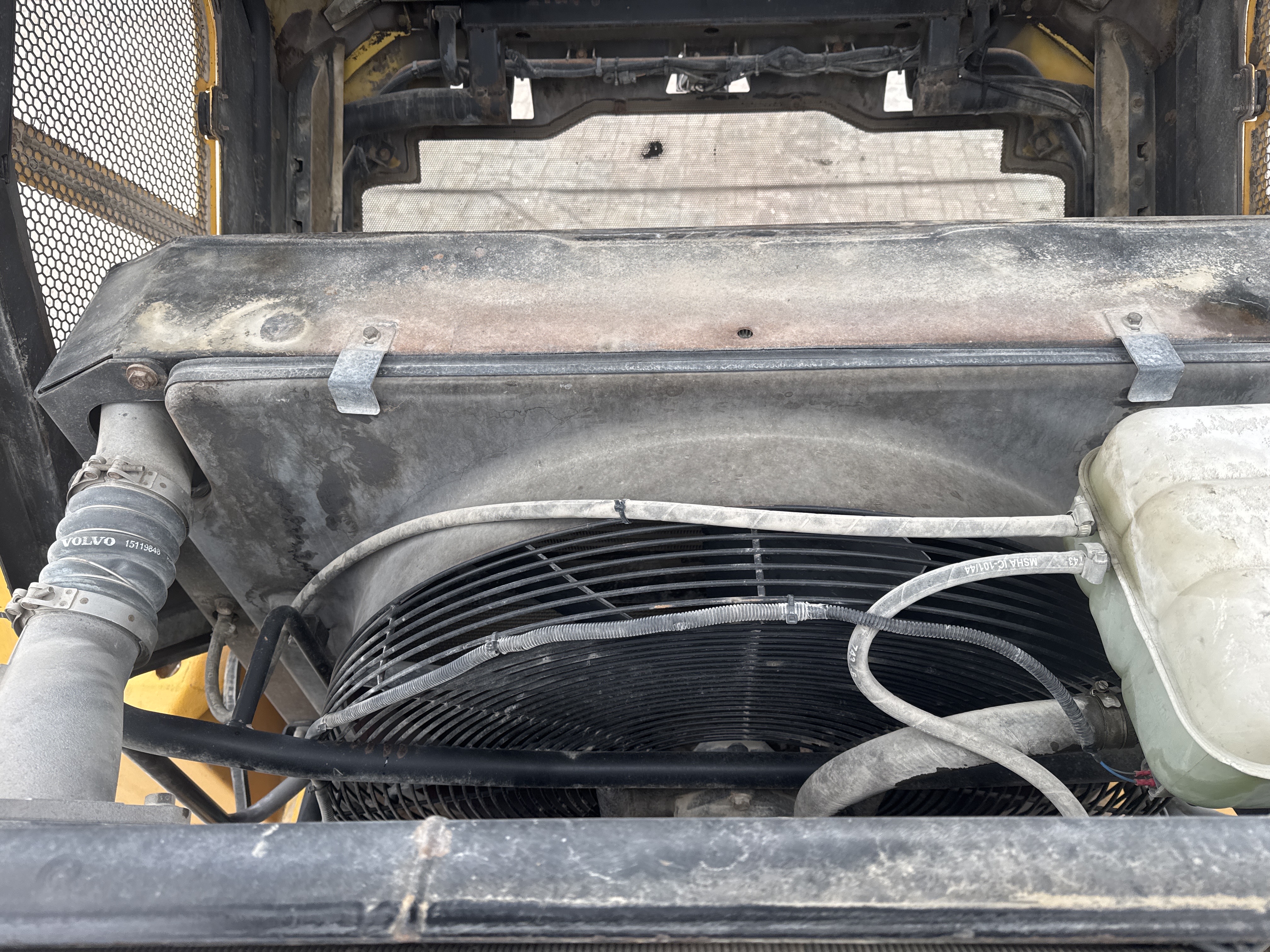 WHL-007-Volvo-L220G-Wheel-loaders-inspection-Engine-Radiator,-condenser,-intercooler,-hydraulic-cooler-2
