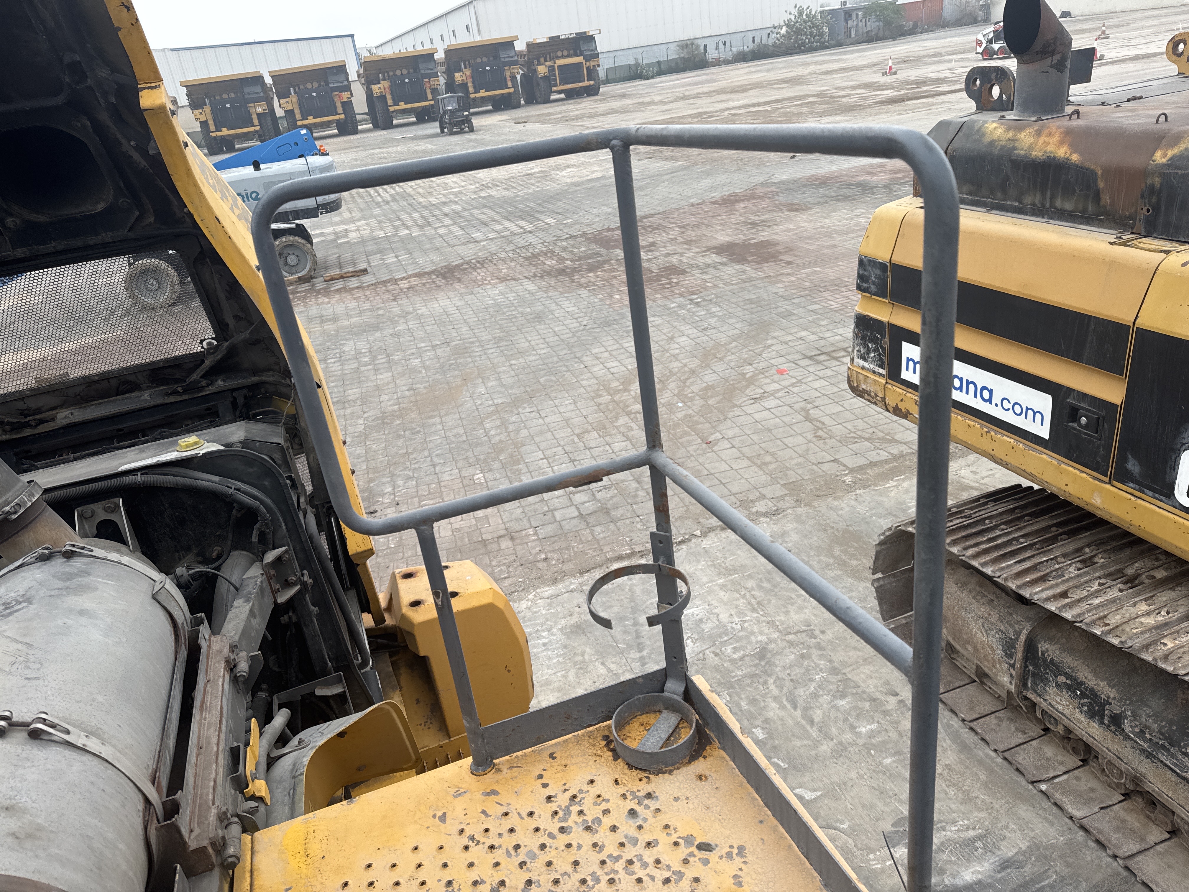 WHL-007-Volvo-L220G-Wheel-loaders-inspection-Structure-Handrails-2