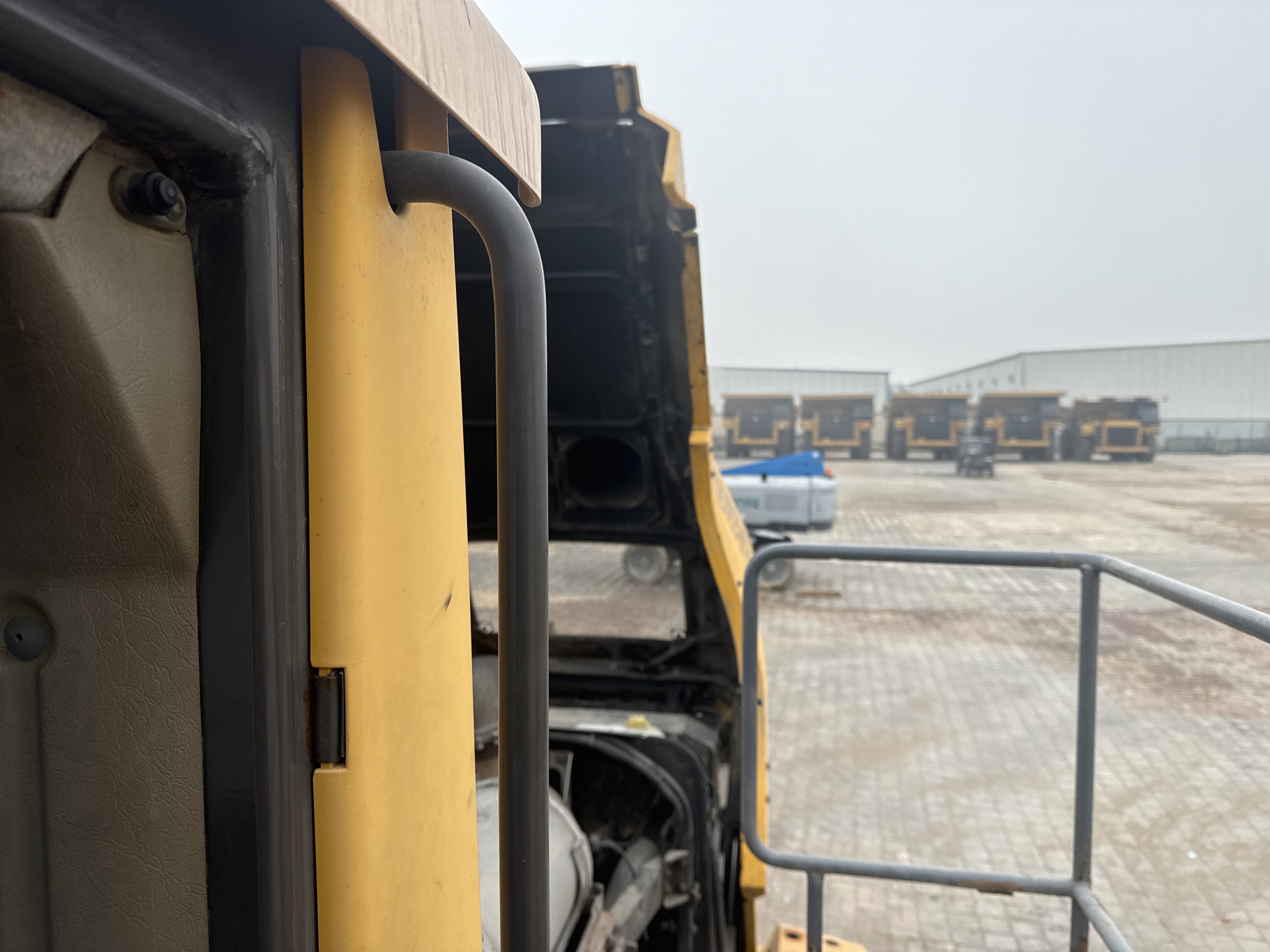 WHL-007-Volvo-L220G-Wheel-loaders-inspection-Structure-Handrails-3