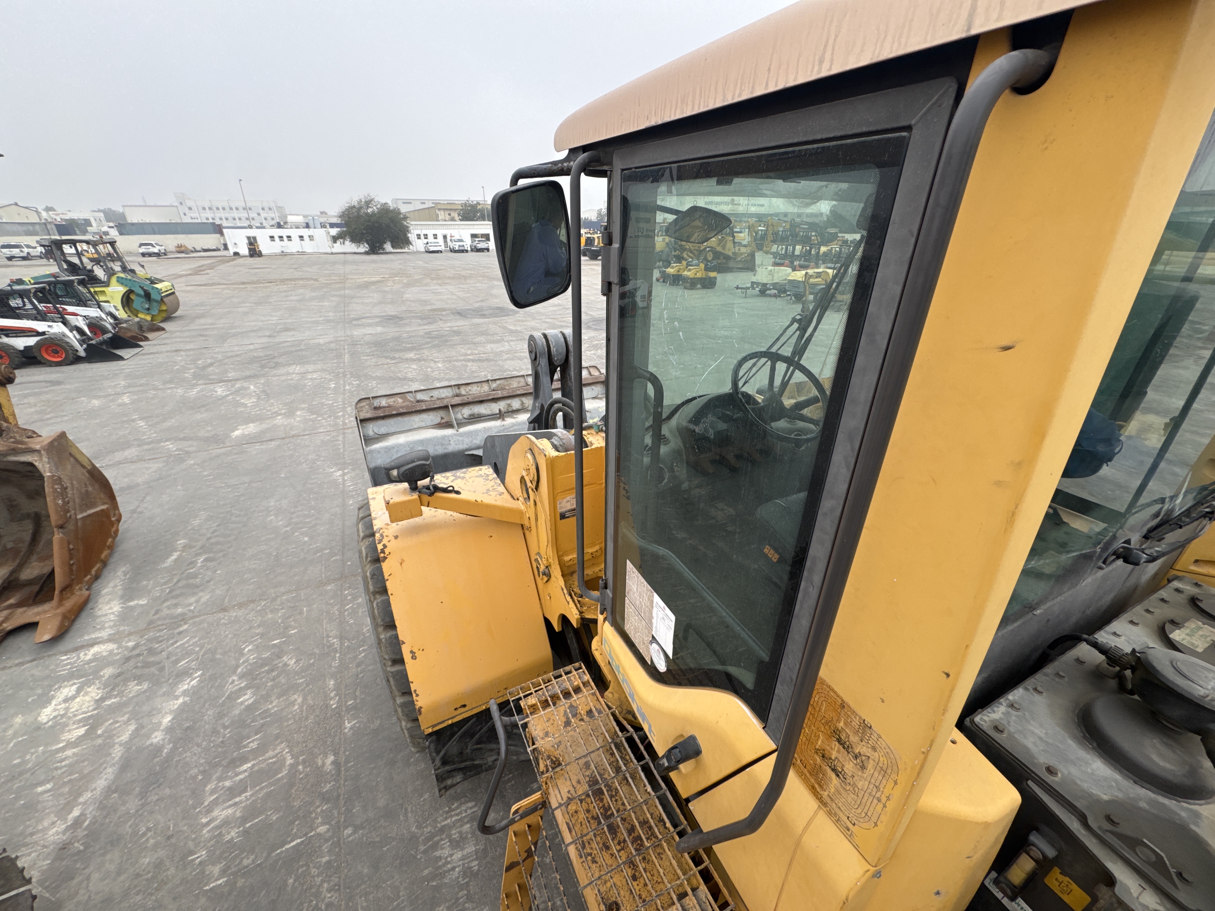 WHL-007-Volvo-L220G-Wheel-loaders-inspection-Structure-Doors-2