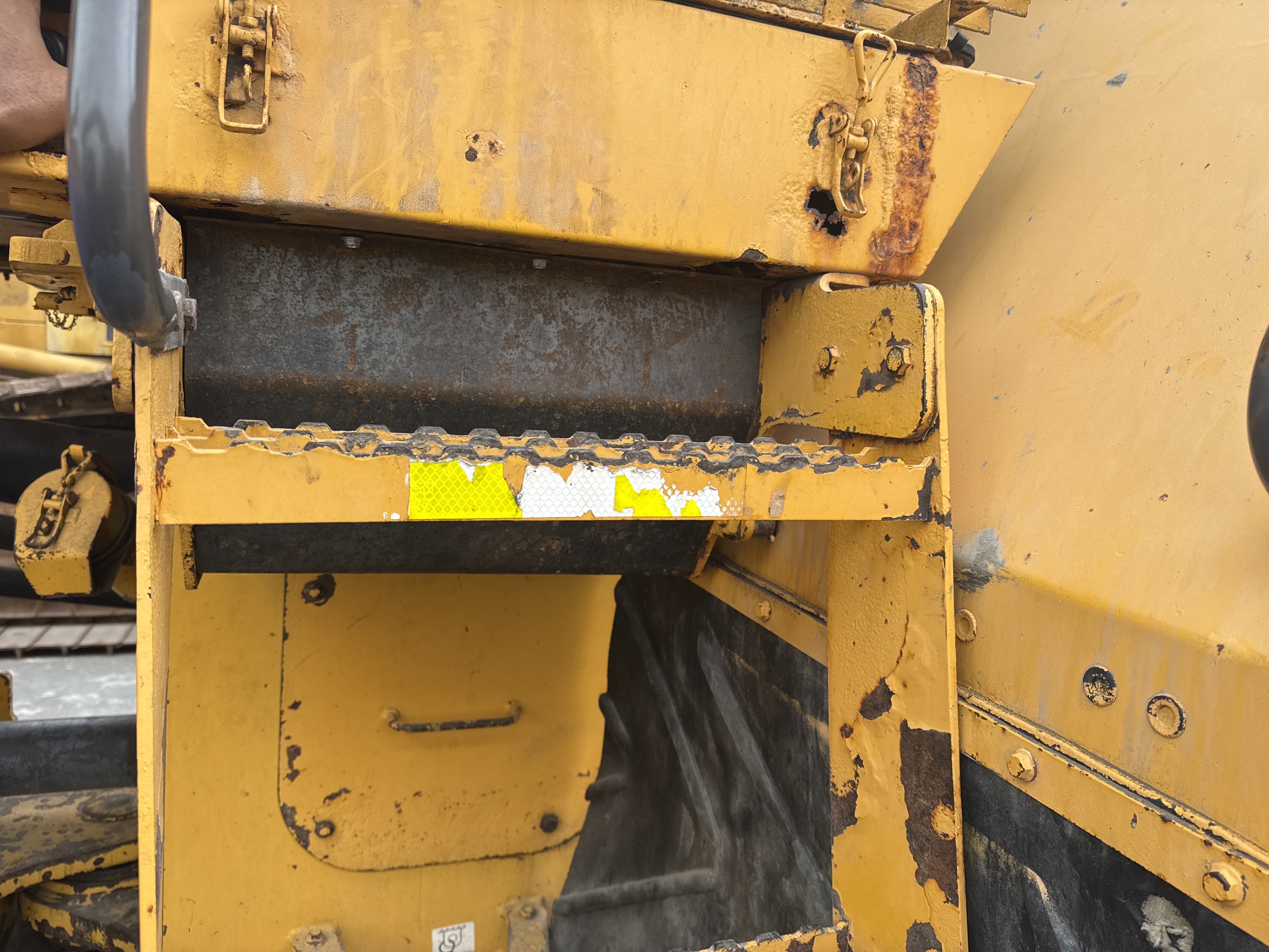 WHL-007-Volvo-L220G-Wheel-loaders-inspection-Structure-Steps/ladders-2