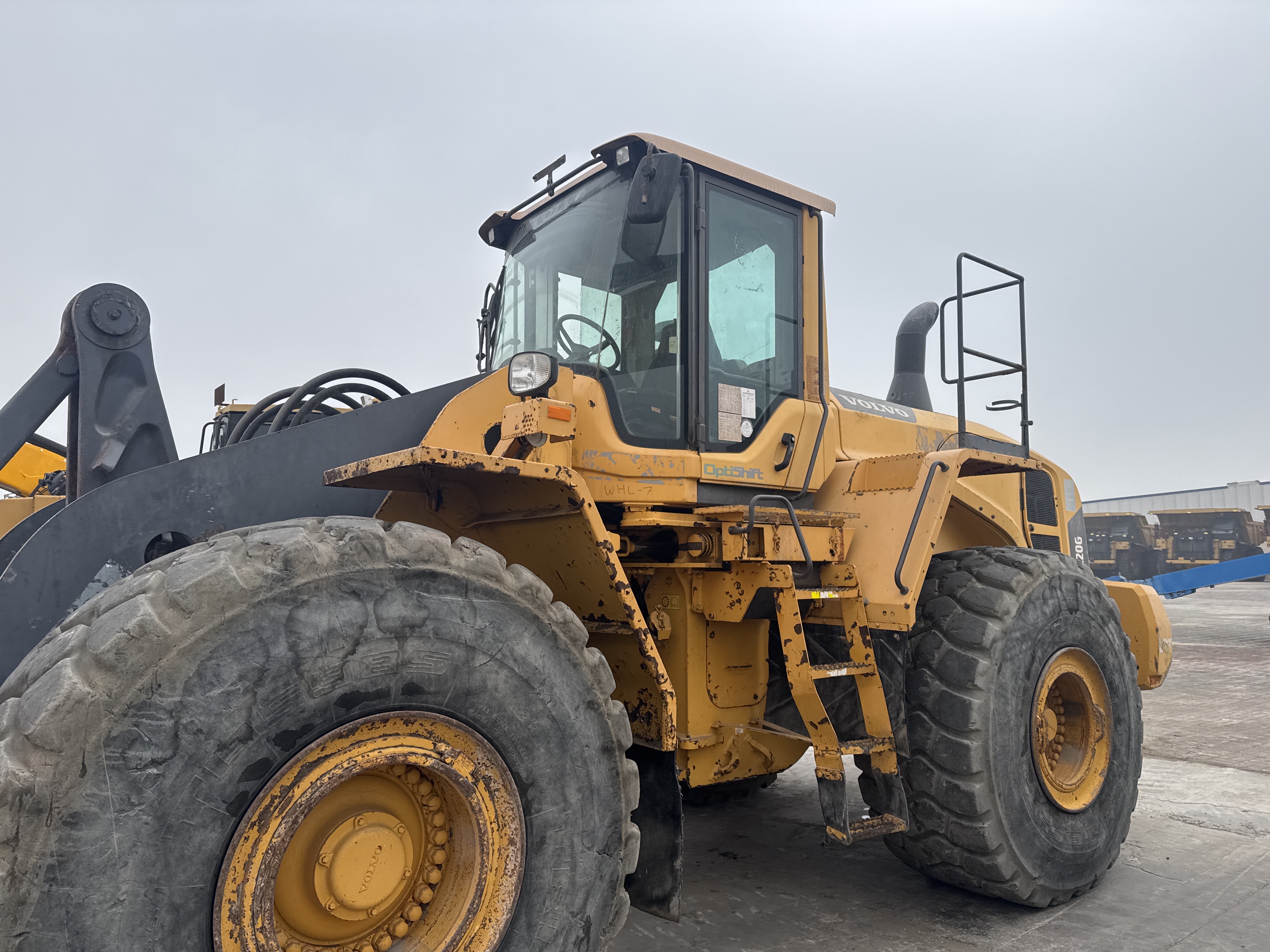 WHL-007-Volvo-L220G-Wheel-loaders-inspection-Structure-Paint-2