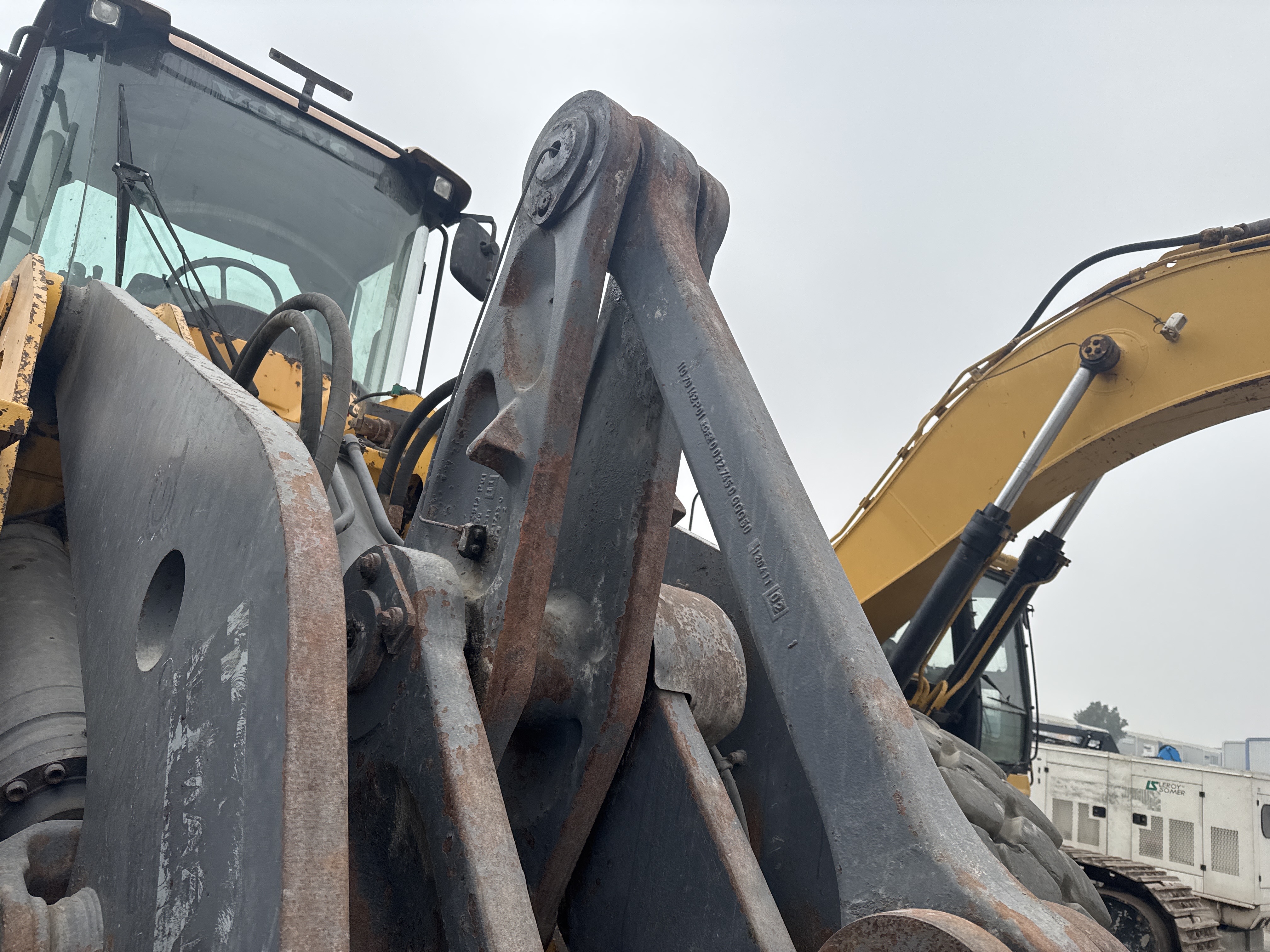 WHL-007-Volvo-L220G-Wheel-loaders-inspection-Structure-Bell-crank-2