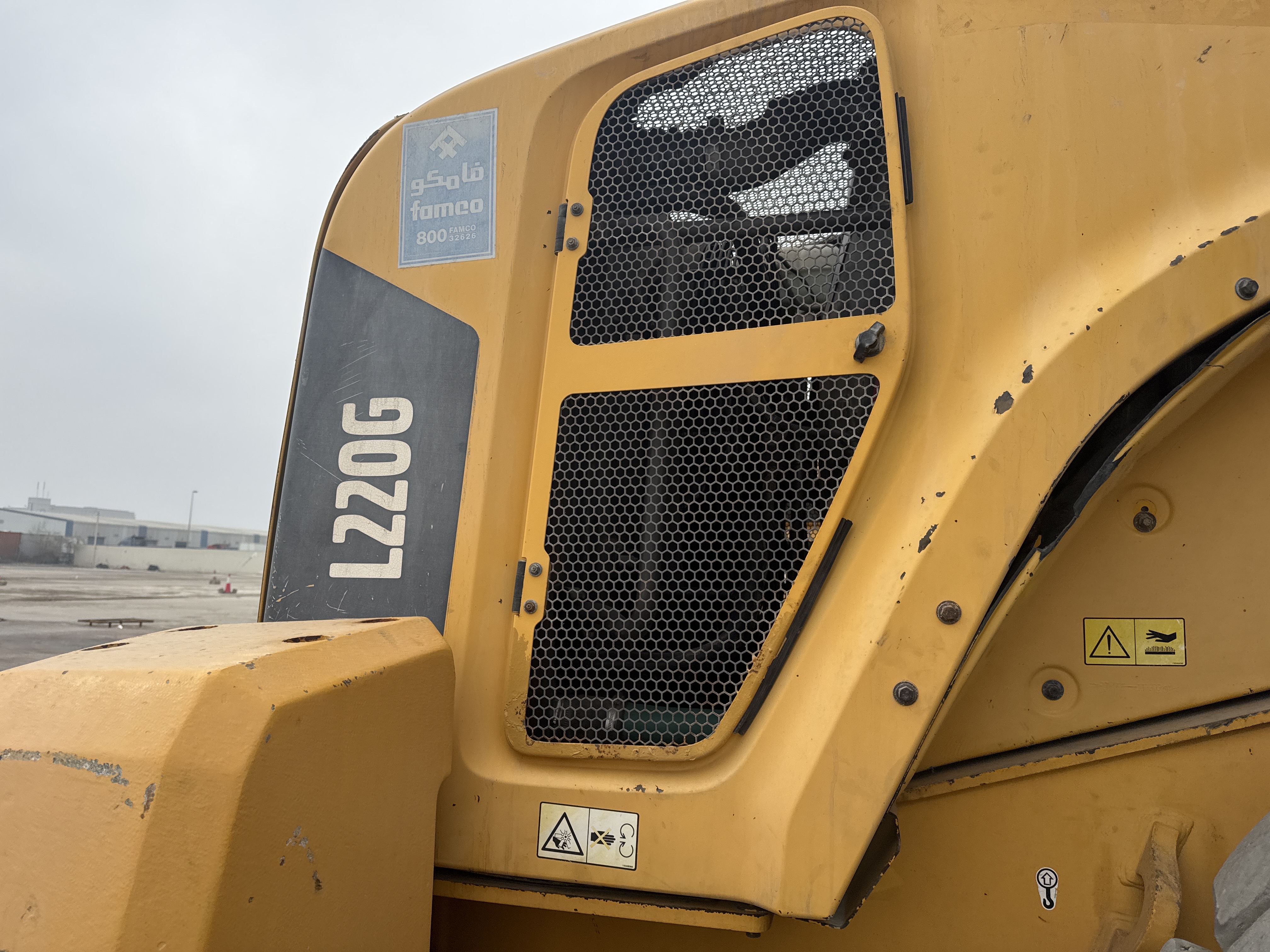 WHL-007-Volvo-L220G-Wheel-loaders-inspection-Structure-Sheet-metal-(fiberglass)-2