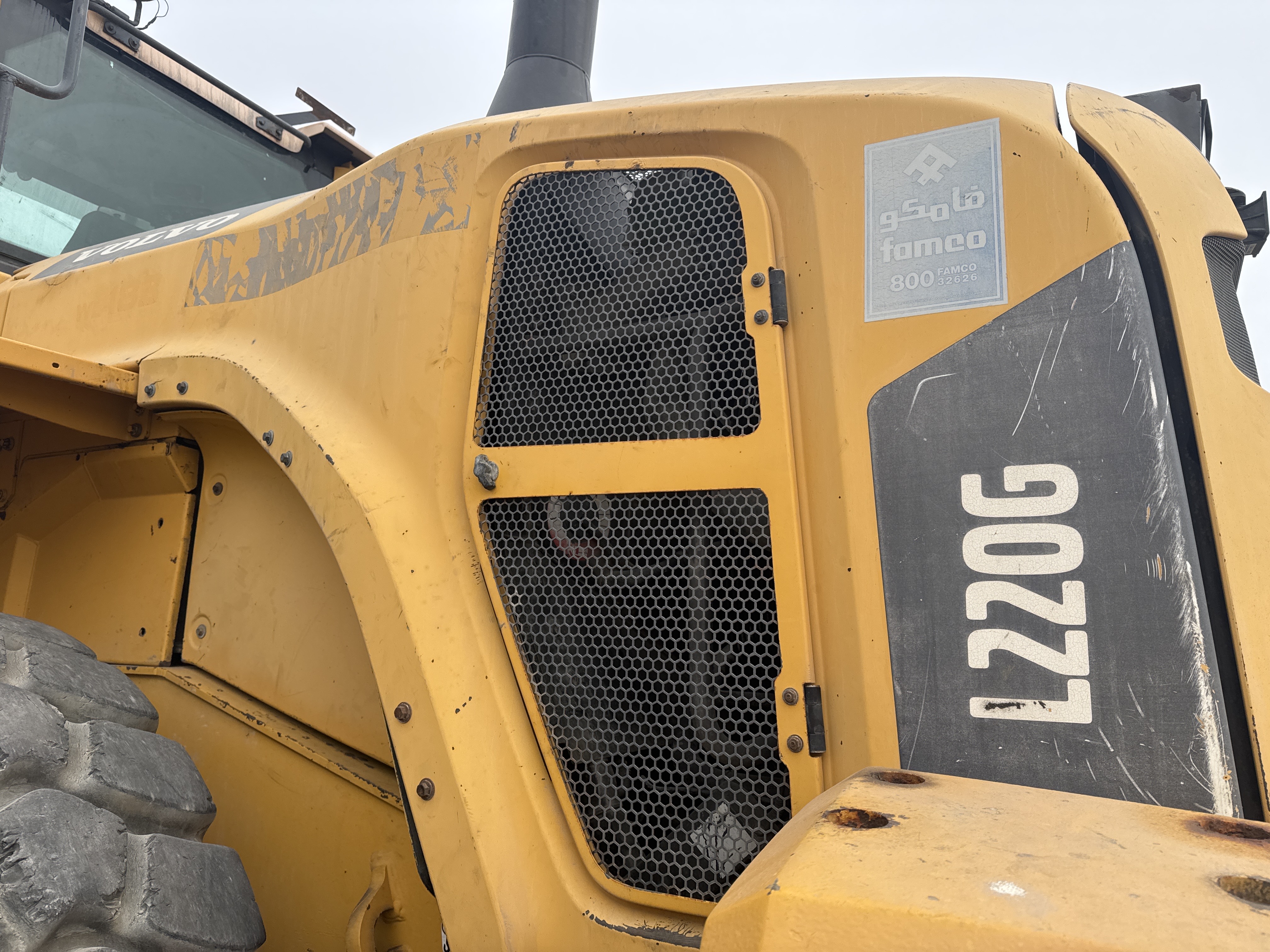 WHL-007-Volvo-L220G-Wheel-loaders-inspection-Structure-Sheet-metal-(fiberglass)-2