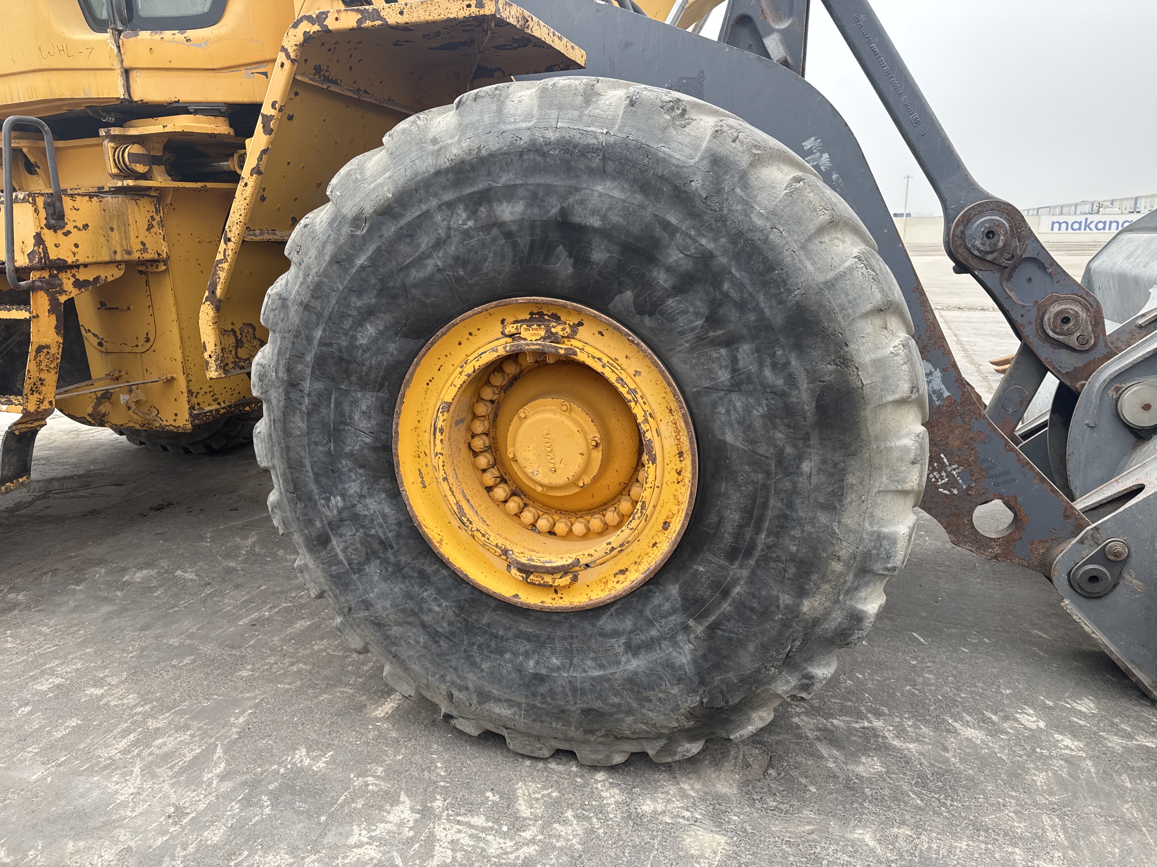 WHL-007-Volvo-L220G-Wheel-loaders-inspection-Chassis-Right-front-tire-/-wheel-hub---condition-2